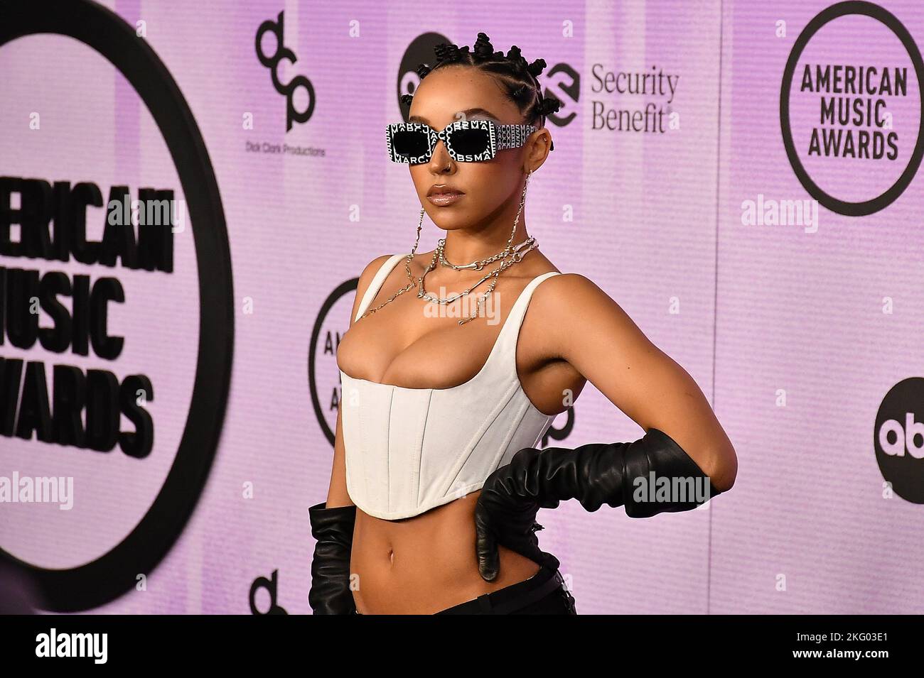 Tinashe nimmt am 20. November 2022 an den American Music Awards 2022 im Microsoft Theater in Los Angeles, Kalifornien, Teil. Foto: Casey Flanigan/imageSPACE/MediaPunch Stockfoto