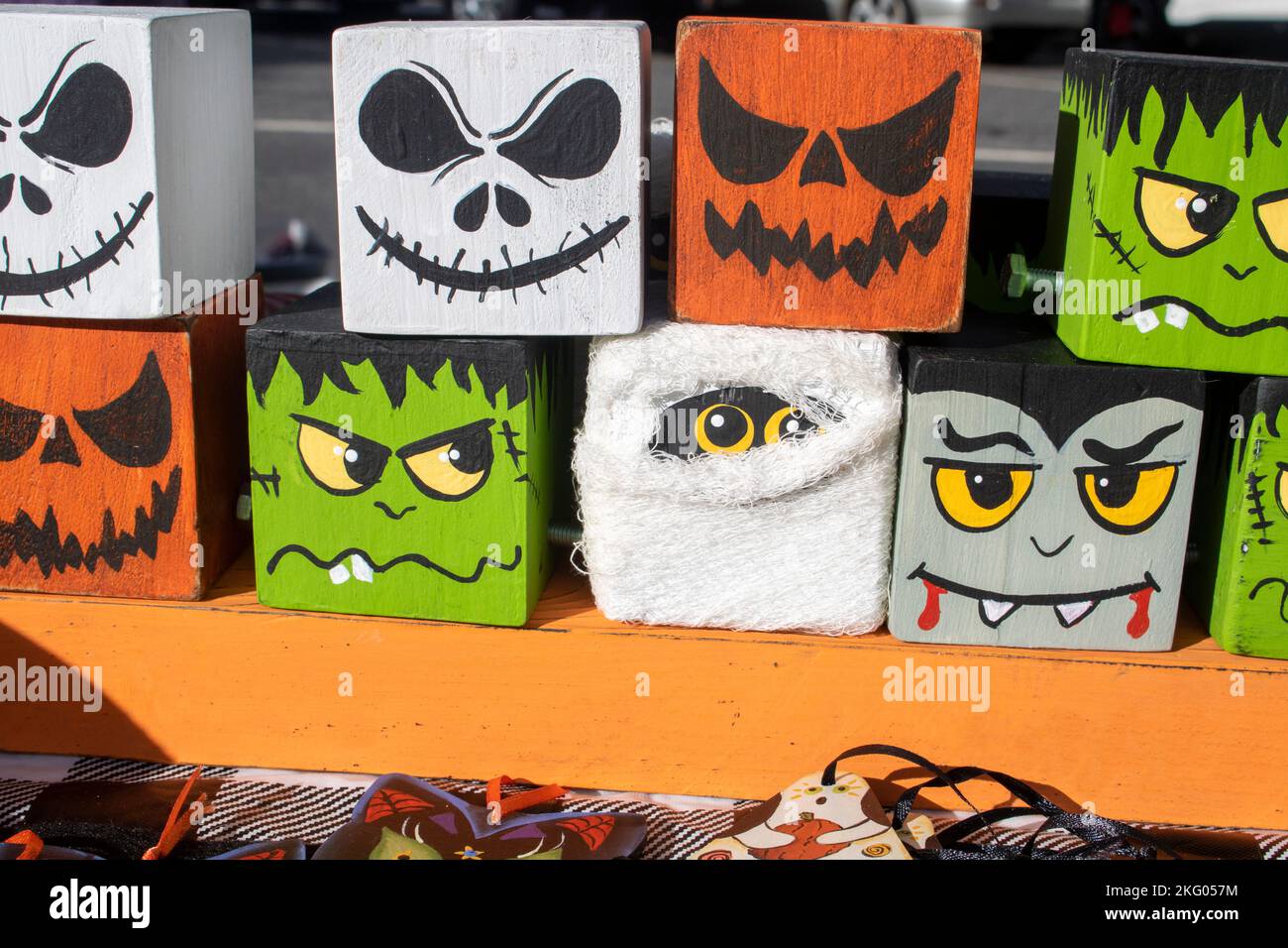 Klassische Halloween-Figuren Bilder auf Bolcks Squards Stockfoto