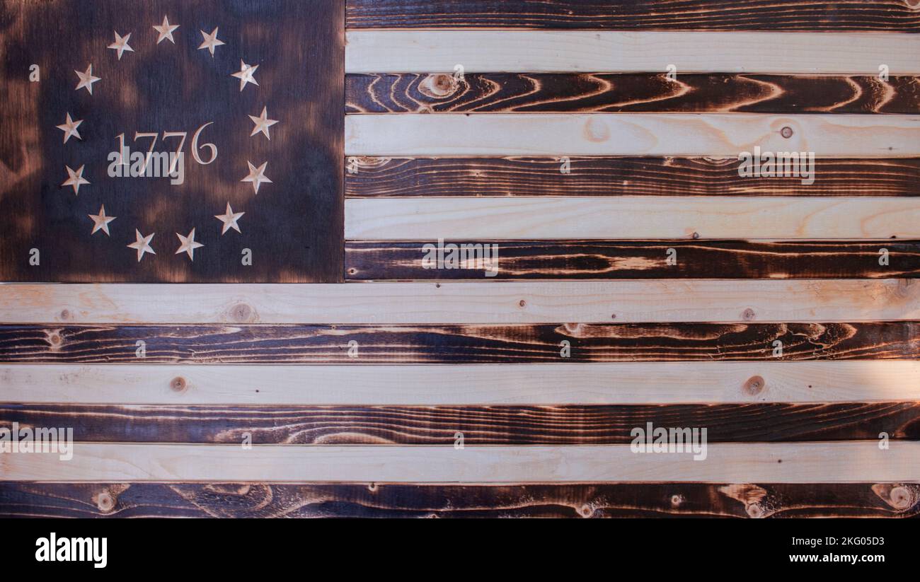 Klassische historische Flagge der Vereinigten Staaten von Amerika in Holz mit zweifarbigem gefärbtem Getreide Stockfoto