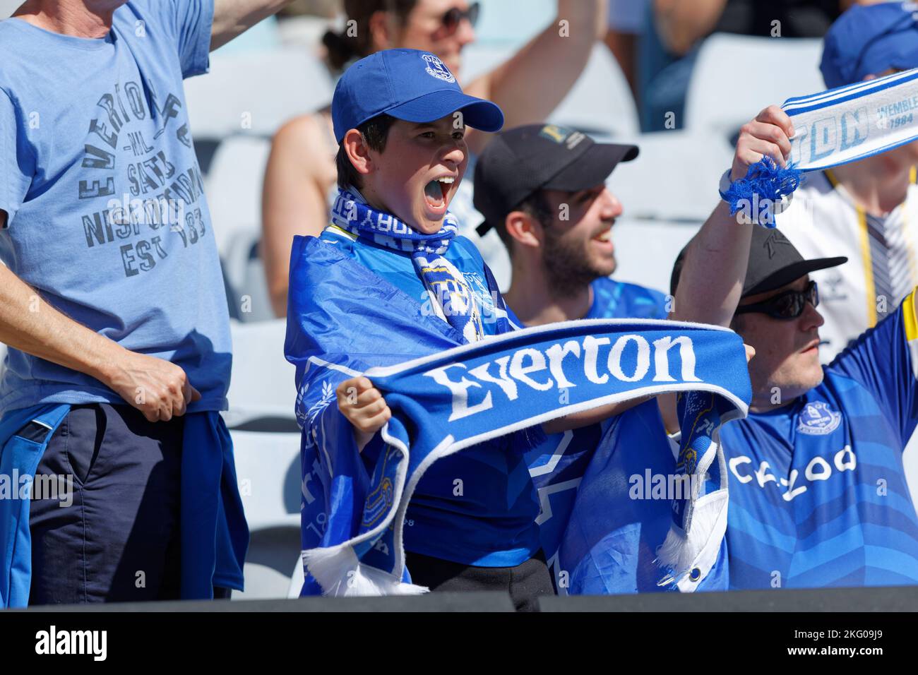 Sydney, Australien. 20.. November 2022. SYDNEY, AUSTRALIEN - 20. NOVEMBER: Everton-Fans jubeln während des Spiels zwischen Everton und Celtic im Accor Stadium am 20. November 2022 in Sydney, Australien Credit: IOIO IMAGES/Alamy Live News Stockfoto