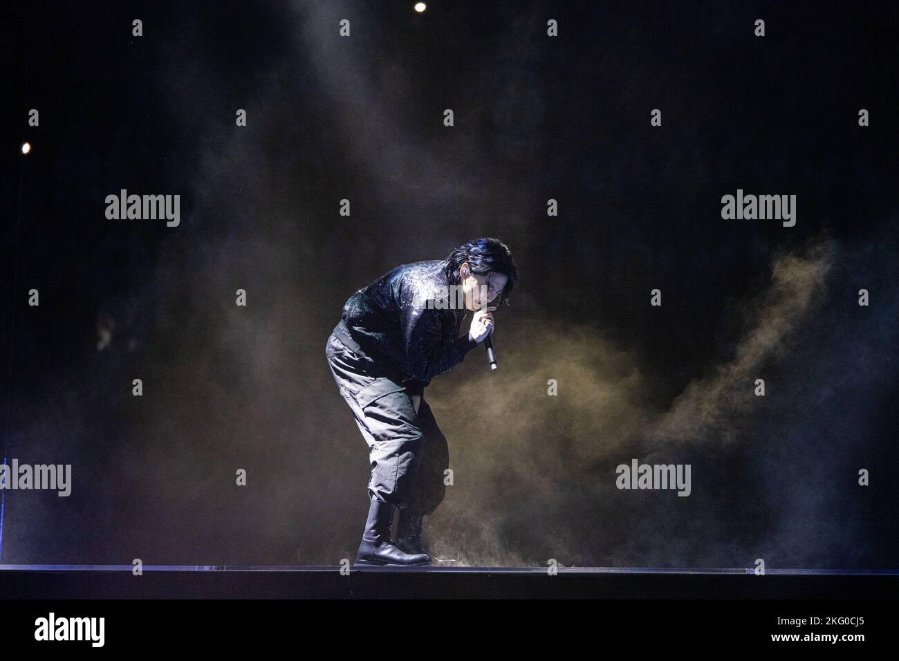 Al-Khor, Katar. 20.. November 2022. AL KHOR, KATAR - 20. NOVEMBER: Der Musiker Jung Kook von der K-Pop-Gruppe BTS tritt bei der Eröffnungsfeier der FIFA Fußball-Weltmeisterschaft am 20. November 2022 im Al Bayt-Stadion in Al Khor, Katar, auf. (Foto von Florencia Tan Jun/PxImages) Credit: Px Images/Alamy Live News Stockfoto