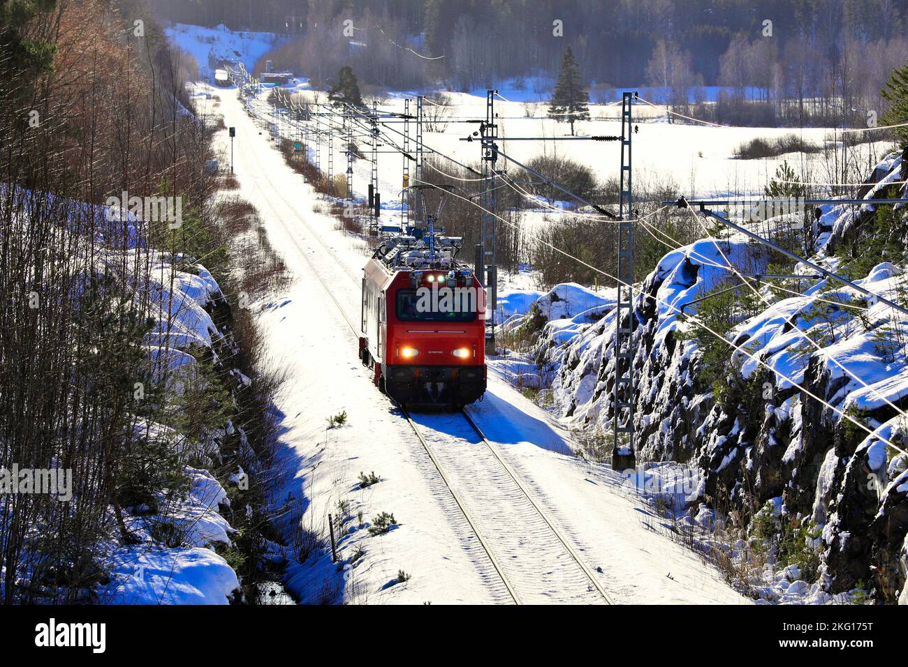 Ttr99 MEERI Gleis-Inspektionsfahrzeug der italienischen Mermec auf Diagnosefahrt mit der Finnischen Küstenbahn, Ankunft in Salo, Finnland. Februar 11, 2022. Stockfoto