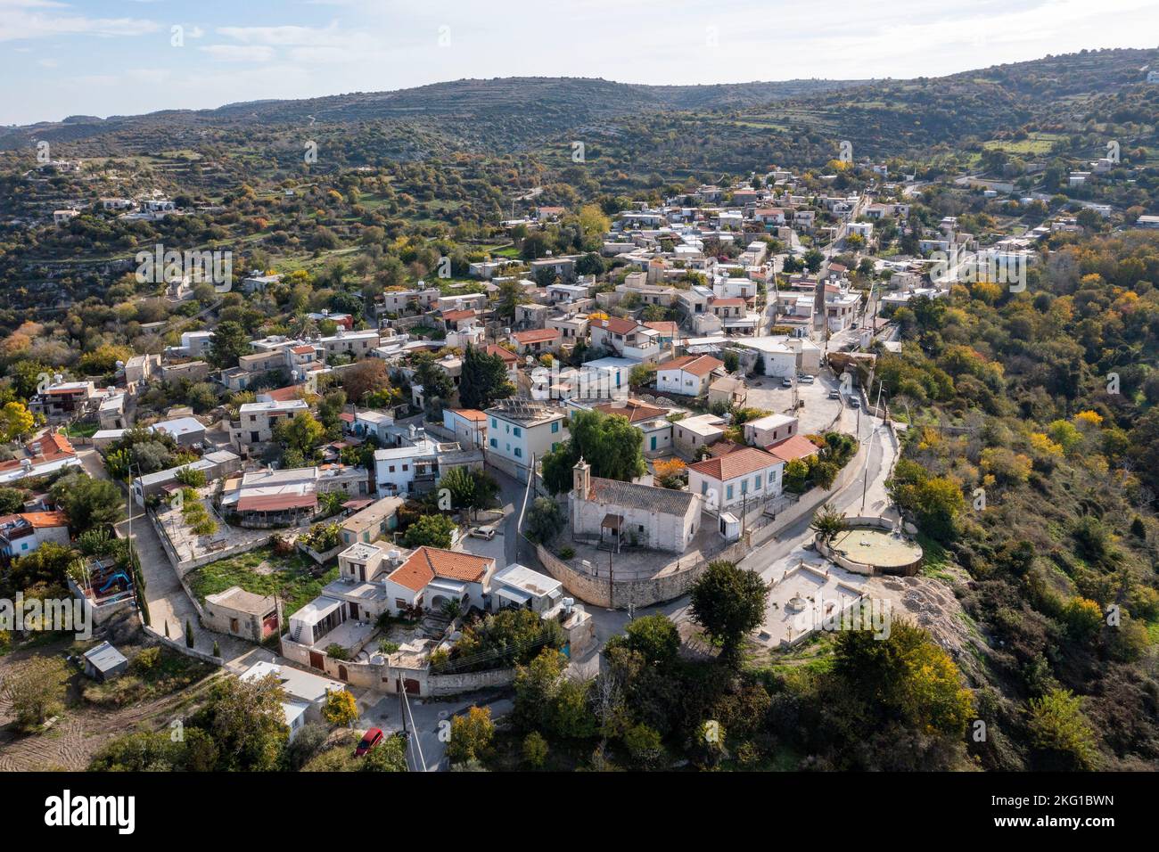 Luftaufnahme des Dorfes Kritou Terra, Region Paphos, Zypern Stockfoto
