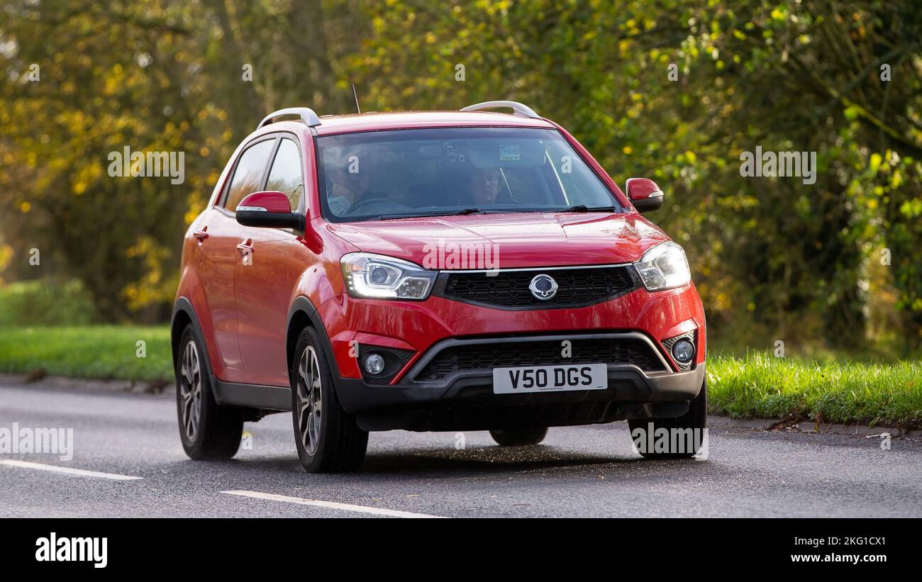 2018 rotes SSANGYONG KORANDO großes Auto Stockfoto