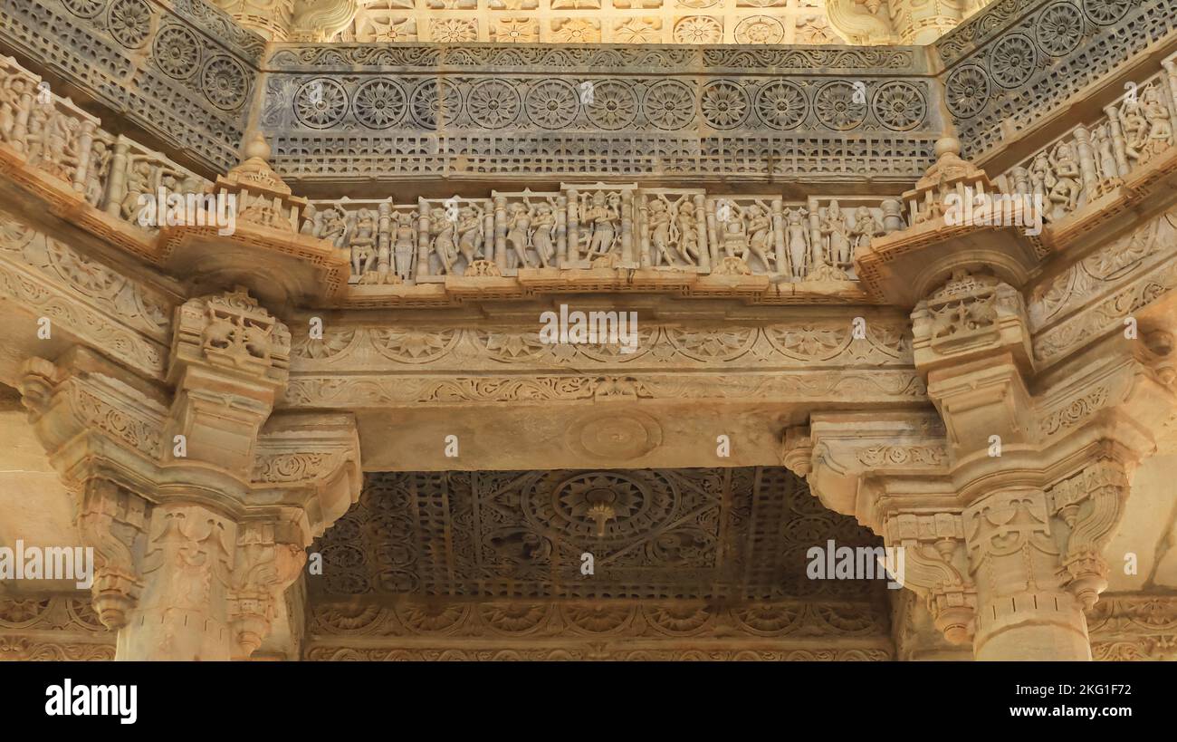 Schnitzereien im Ranakpur Jain Tempel, Rajasthan, Indien. Stockfoto