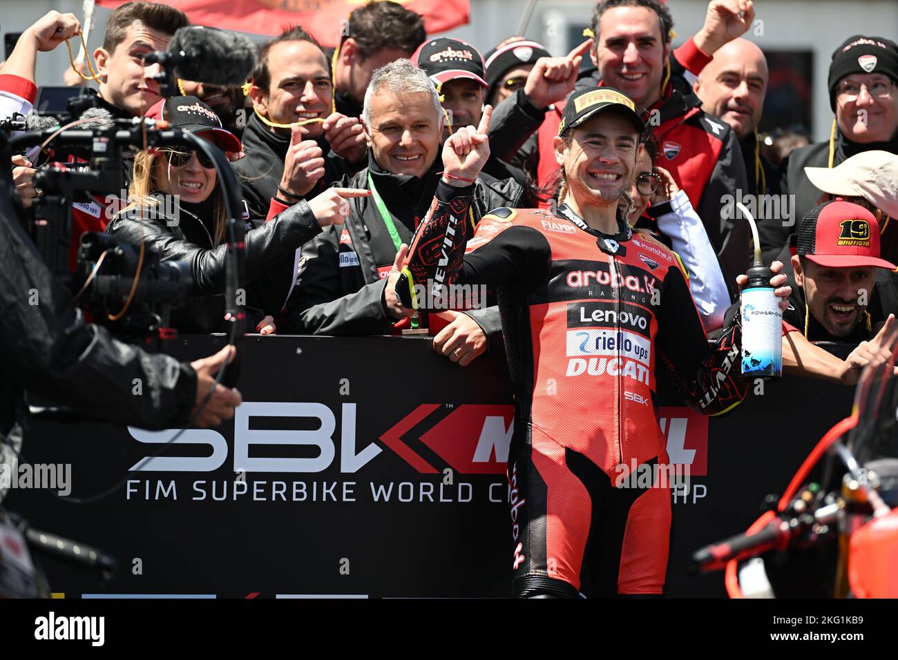 Melbourne, Australien. 20. November 2022. 2022 Weltmeister Alvaro Bautista (ESP), Aruba.IT Racing feiert im Parc Ferme nach seinem World Superbike Stockfoto