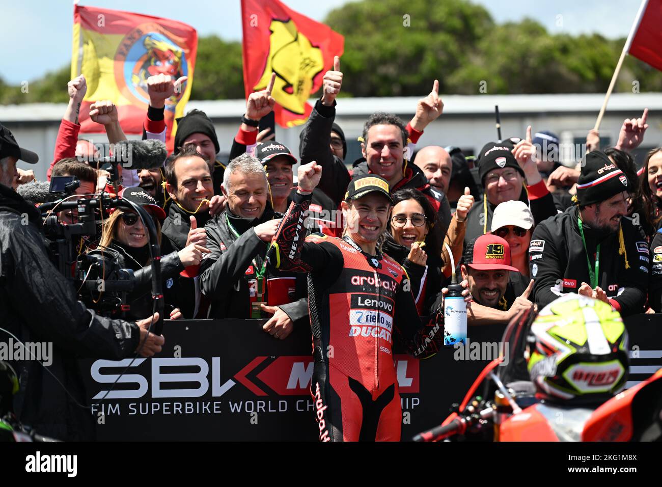 Melbourne, Australien. 20. November 2022. 2022 Weltmeister Alvaro Bautista (ESP), Aruba.IT Racing feiert im Parc Ferme nach seinem World Superbike Stockfoto