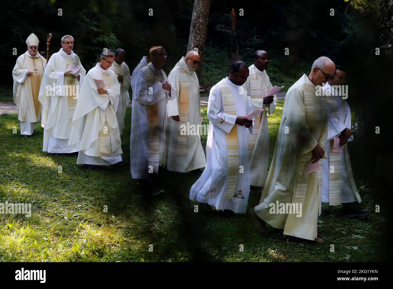 Heiligtum von La Benite Fontaine. Katholische Messe. Die Prozession. Frankreich. Stockfoto