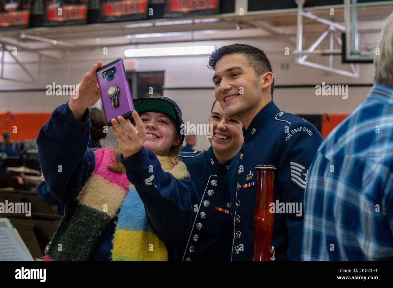 us-air-force-tech-sgt-emily-foster-und-isaac-sanabria-posieren-f-r