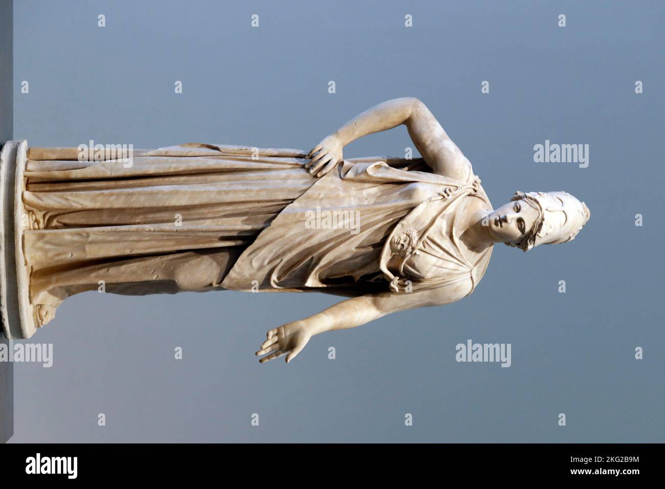 Louvre Abu Dhabi Kunst- und Zivilisationsmuseum. Athene, Schutzgottheit von Athen. Marmor. Vereinigte Arabische Emirate. Stockfoto