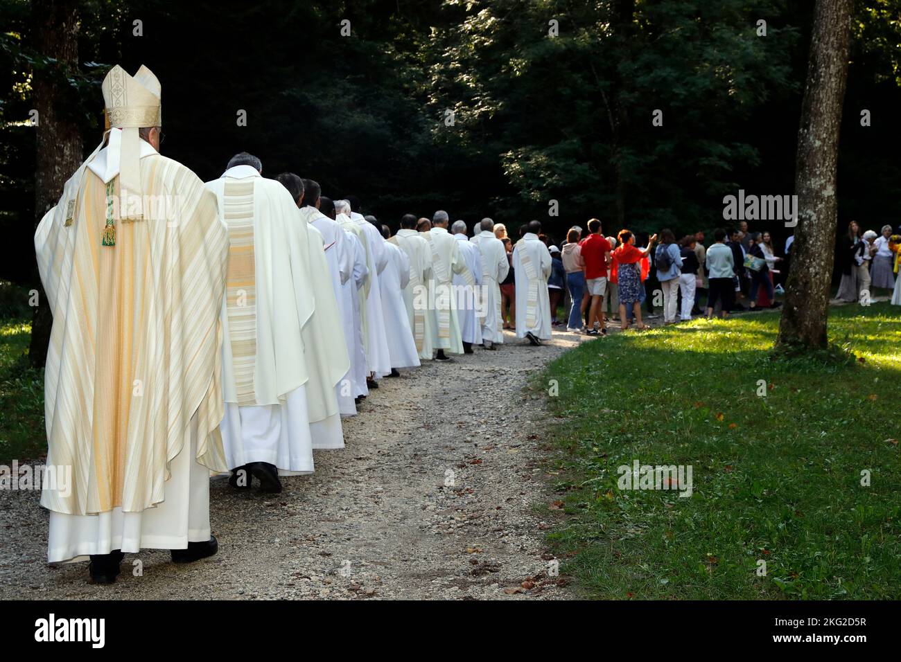 Heiligtum von La Benite Fontaine. Katholische Messe. Die Prozession. Frankreich. Stockfoto