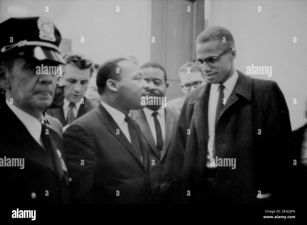 USA - 26. März 1964 - die Bürgerrechtler Martin Luther King und Malcolm X warten auf den Beginn einer Pressekonferenz - Foto: Geopix/Marion Trikosko Stockfoto