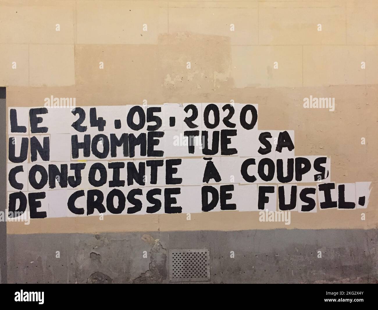 Street Art protestiert gegen Gewalt gegen Frauen in Paris, Frankreich Stockfoto