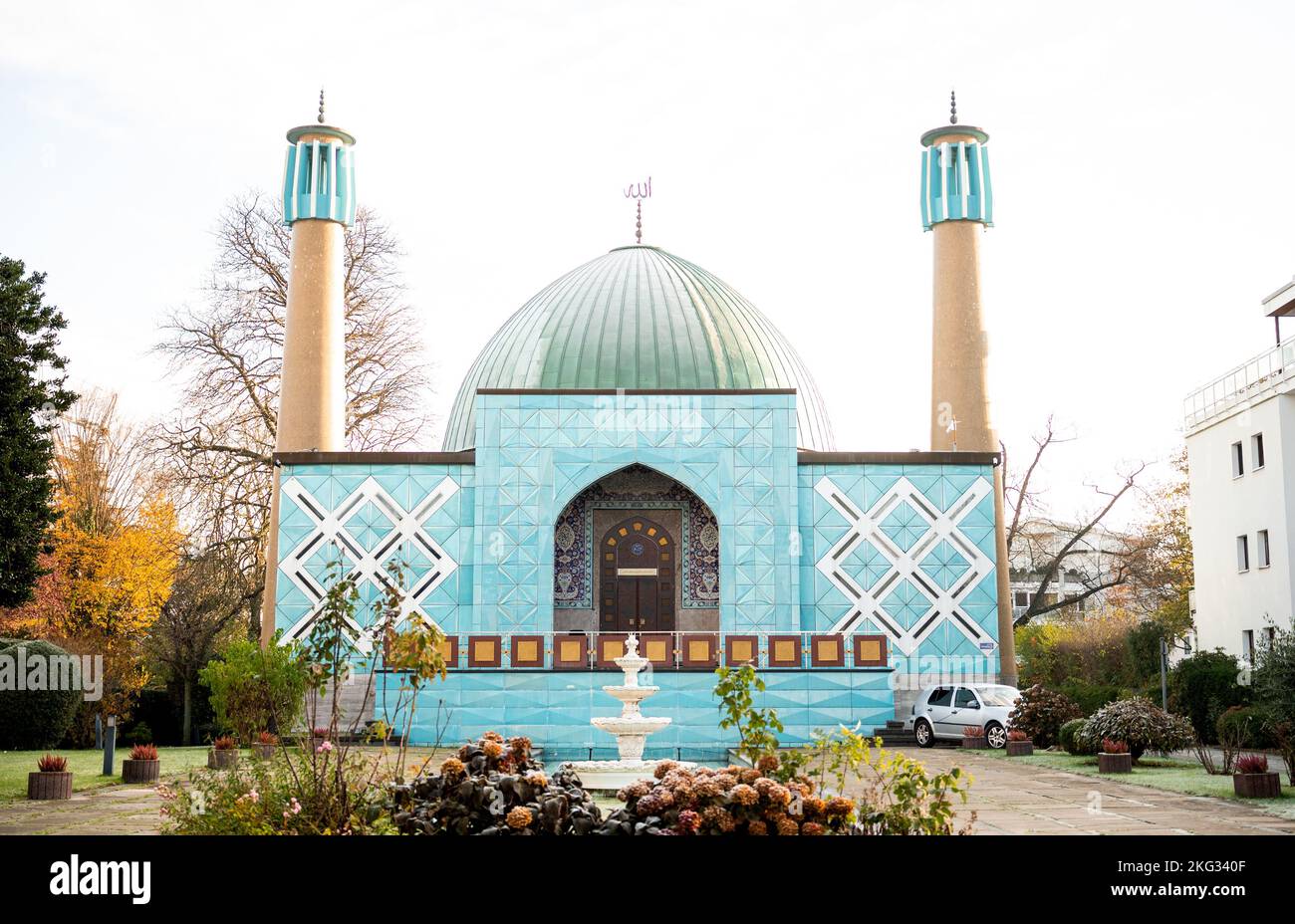 Mosque islamic centre hamburg -Fotos und -Bildmaterial in hoher ...