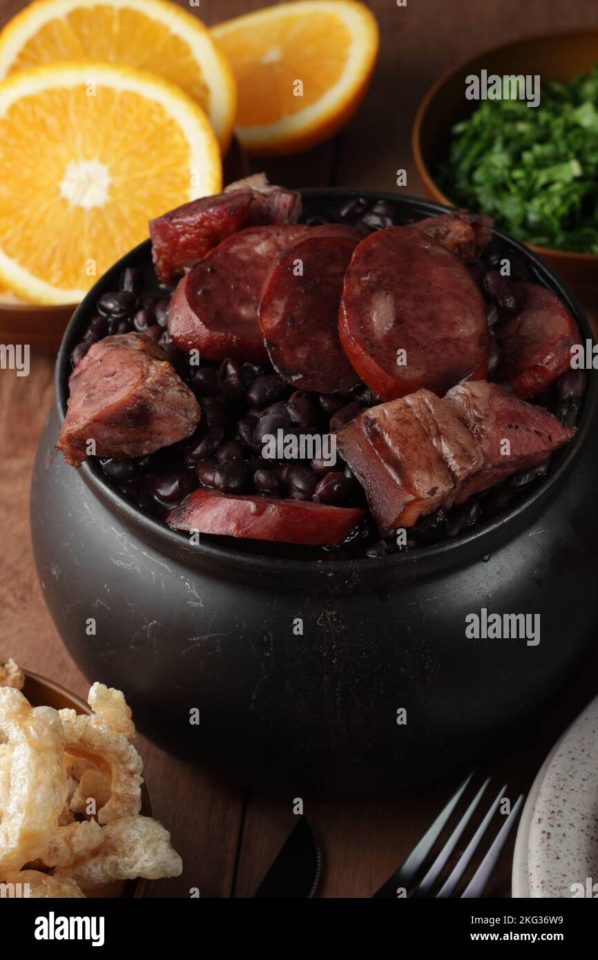 Brazilian feijoada -Fotos und -Bildmaterial in hoher Auflösung – Alamy