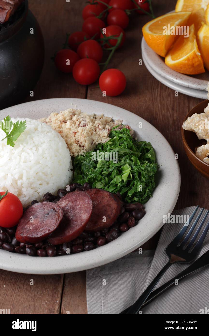 Brazilian feijoada -Fotos und -Bildmaterial in hoher Auflösung – Alamy