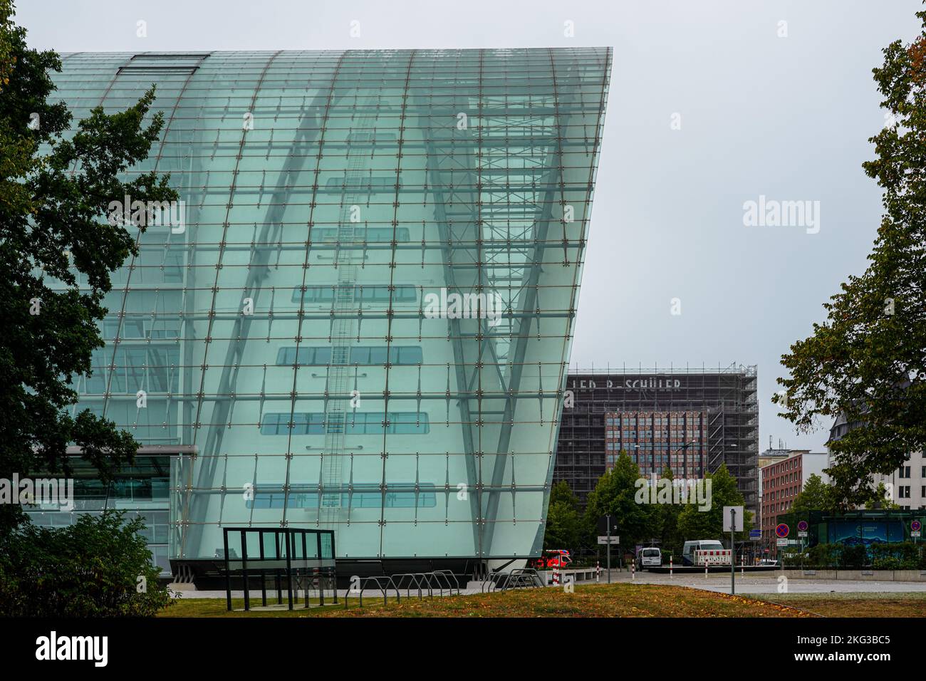 Gebäude Berliner Bogen. Im Hamburger Stadtteil Hammerbrook am Anckelmannsplatz ist es ein Bürogebäude aus Stahl und Glas. Stockfoto