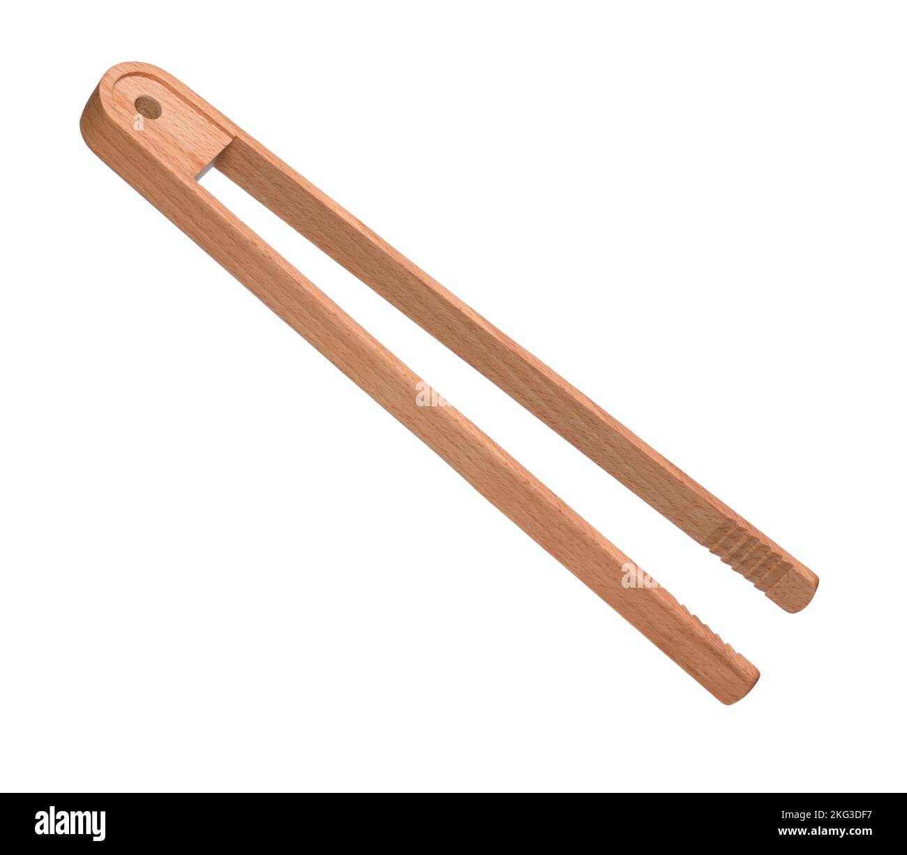 Serviert Küchenzangen aus Holz, isoliert auf weißem Hintergrund. Neue, saubere Grillutensilien. Stockfoto