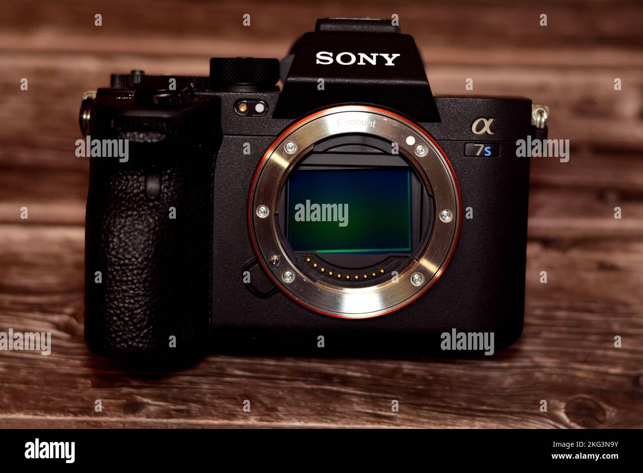 Kairo, Ägypten, Oktober 20 2022: Spiegellose professionelle Vollformat-Digitalkamera Sony Alpha A7s iii mit Exmor R BSI CMOS Sensor, 12 MP, UHD 4K 1 Stockfoto