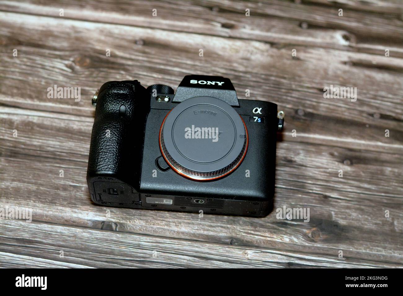 Kairo, Ägypten, Oktober 20 2022: Spiegellose professionelle Vollformat-Digitalkamera Sony Alpha A7s iii mit Exmor R BSI CMOS Sensor, 12 MP, UHD 4K 1 Stockfoto