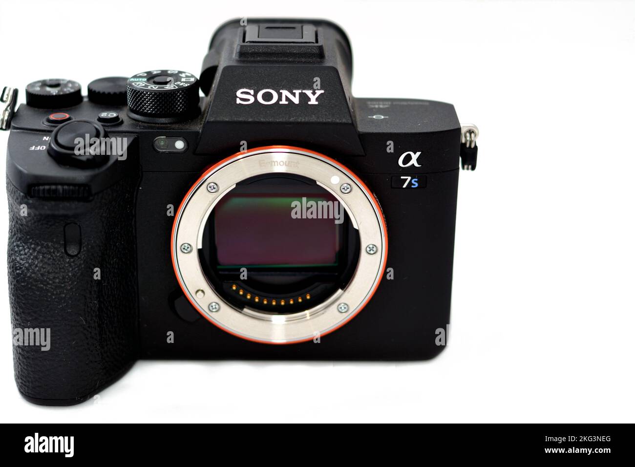Kairo, Ägypten, Oktober 20 2022: Spiegellose professionelle Vollformat-Digitalkamera Sony Alpha A7s iii mit Exmor R BSI CMOS Sensor, 12 MP, UHD 4K 1 Stockfoto