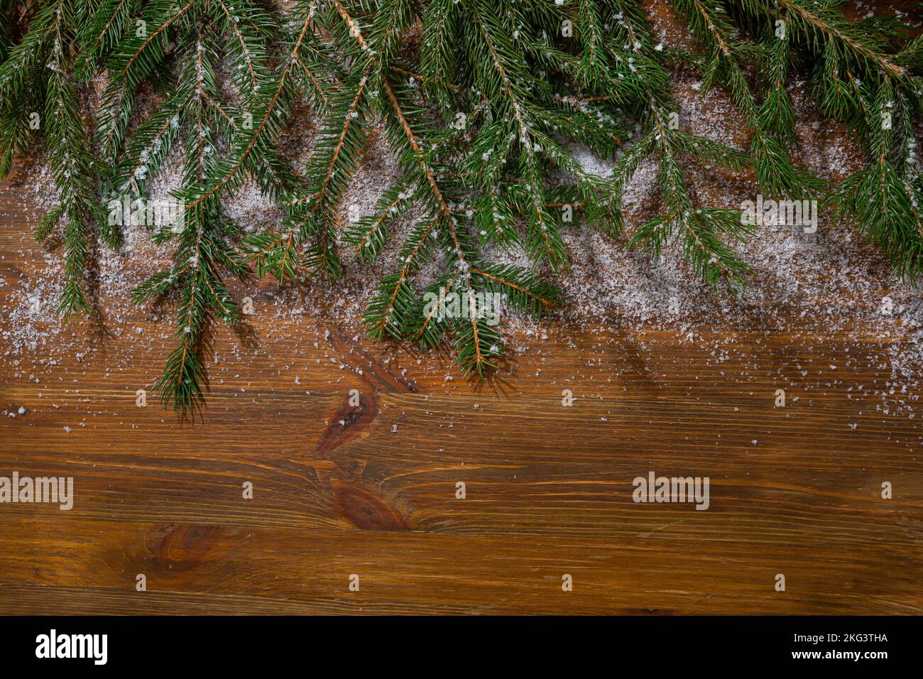 Hölzerne Weihnachten Hintergrund mit grünen Fichte Schnee kopieren Raum Stockfoto