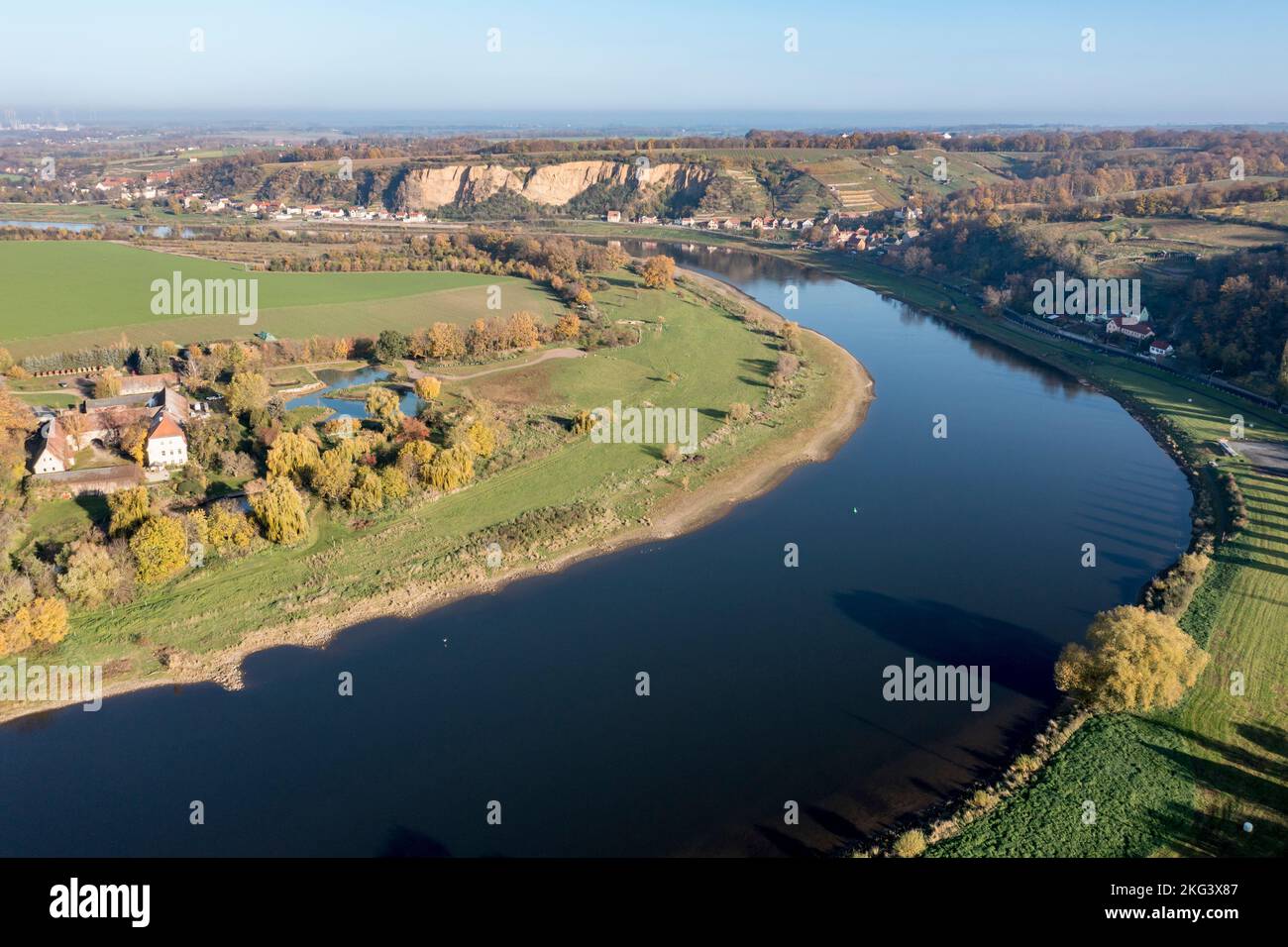 Atemberaubender Blick über die Elbe zwischen Diehra-Zehren und Diesbar-Seusslitz, den Weinbaudörfern nördlich der Stadt Meissen Stockfoto