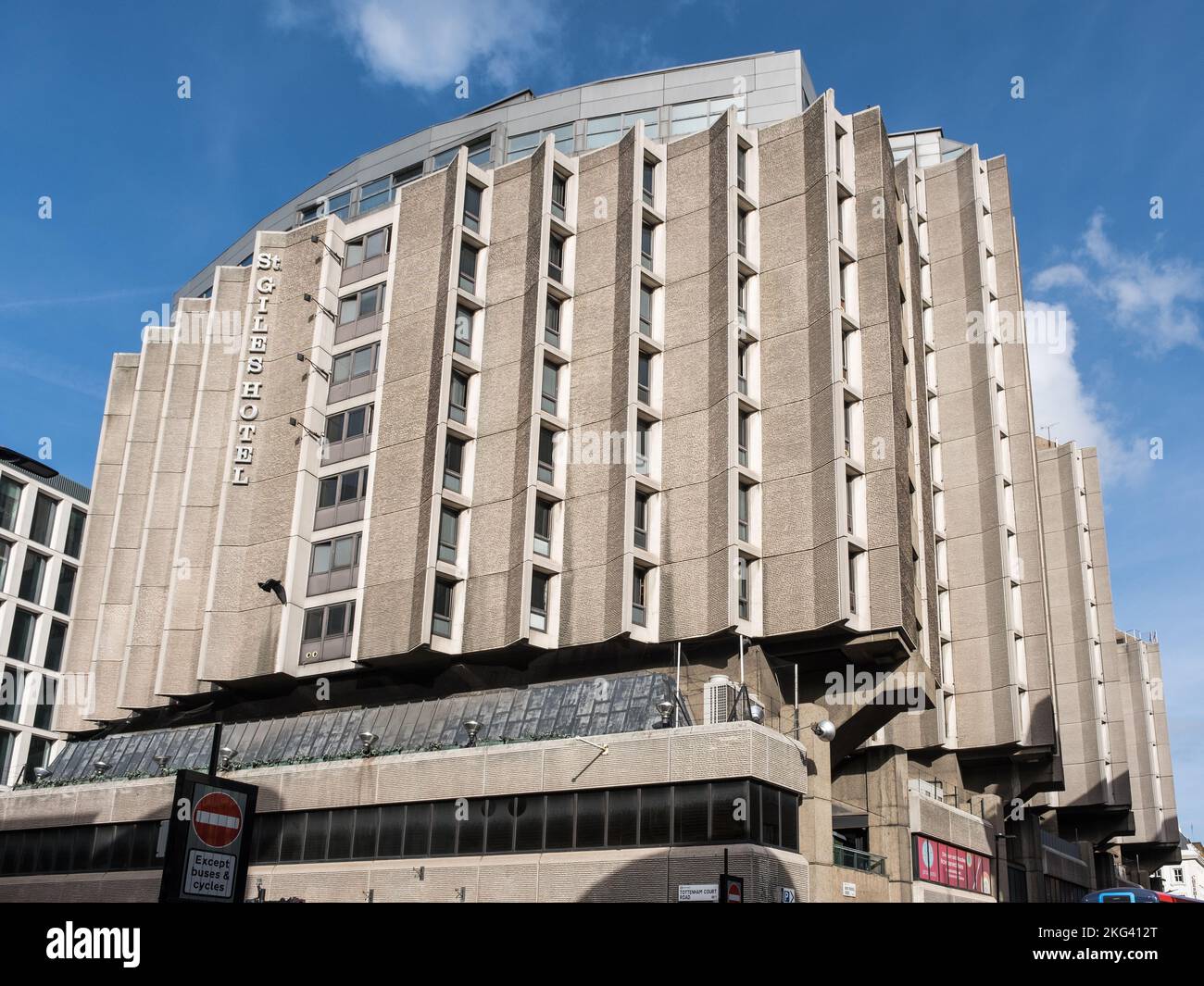 St Giles Hotel in Bloomsbury nahe Tottenham Court Road, Central London, Beispiel für Brutalist Architecture. Stockfoto