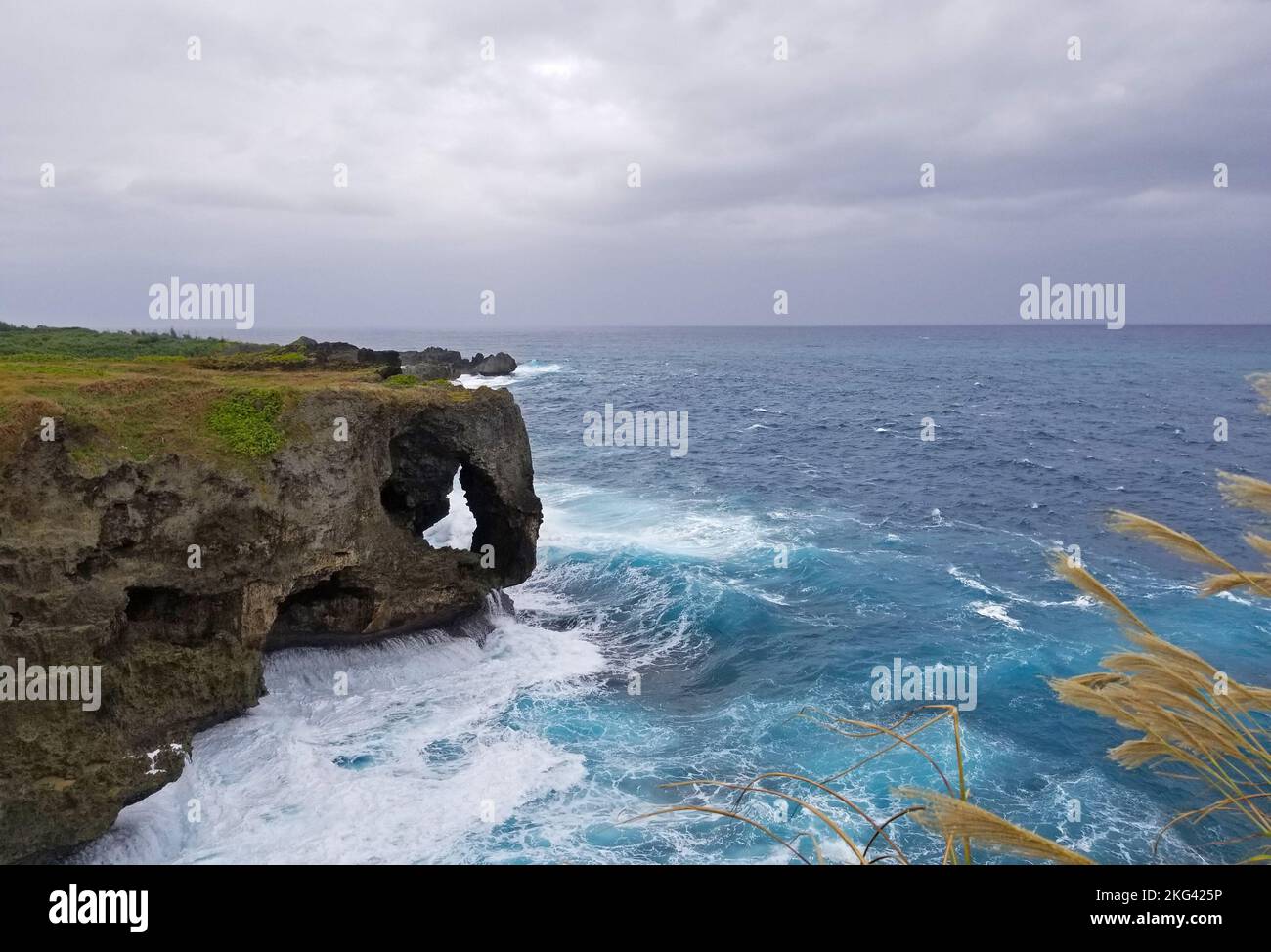 Malerische Land- und Meeresblicke am Cape Manzamo an der Westküste des Zentrums von Okinawa, Japan -22 Stockfoto