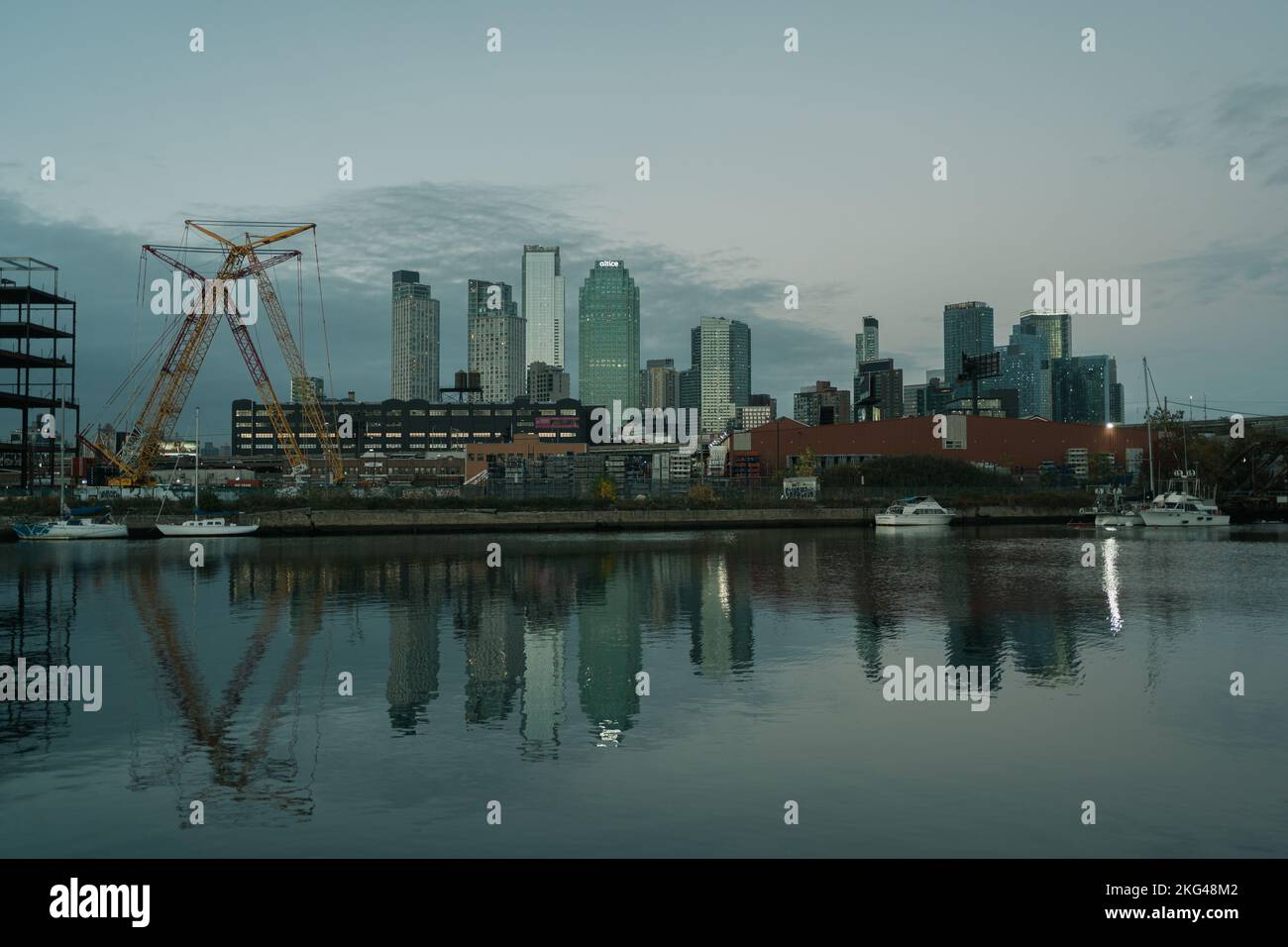 Skyline von Long Island City und Newtown Creek, New York, New York Stockfoto