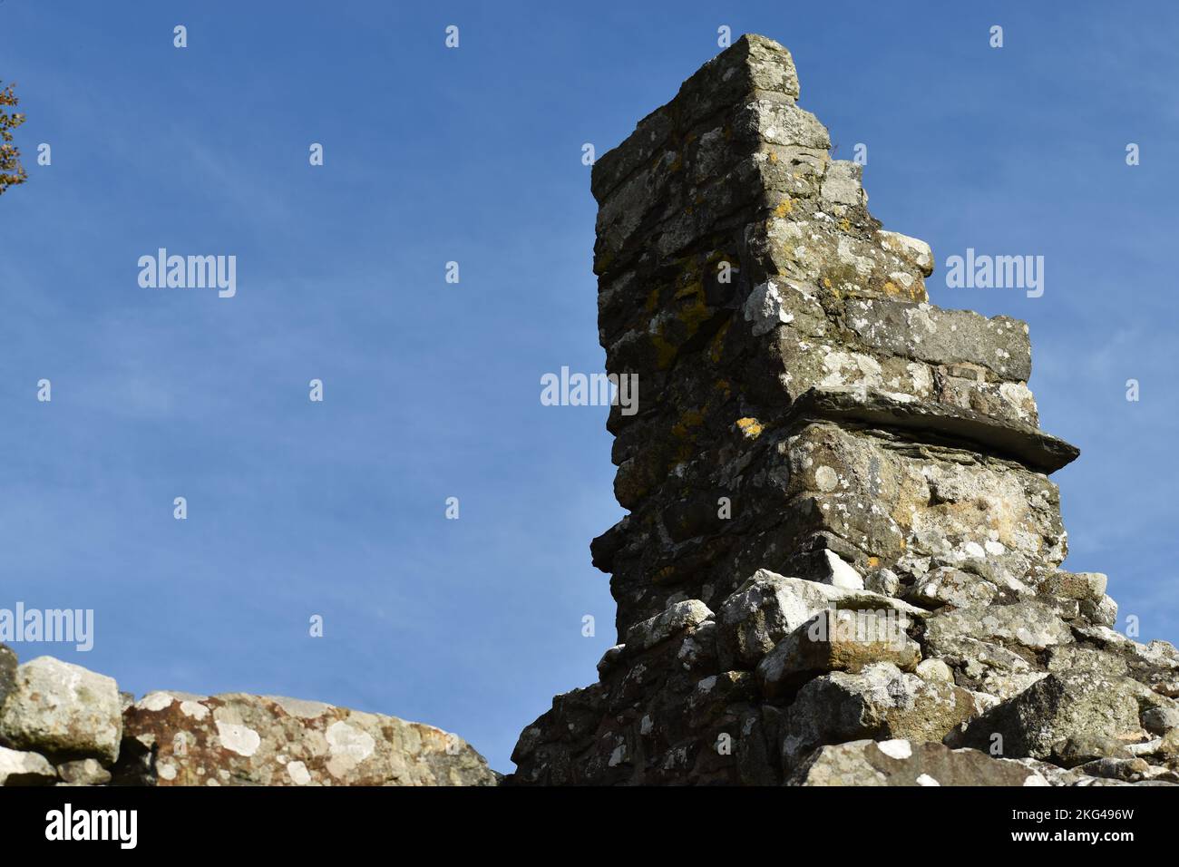 St. CyBi's Well, Llyn Peninsular, North Wales, im Hausmeister/Keepers Cottage mit Blick auf Skyward, Chimney Stockfoto