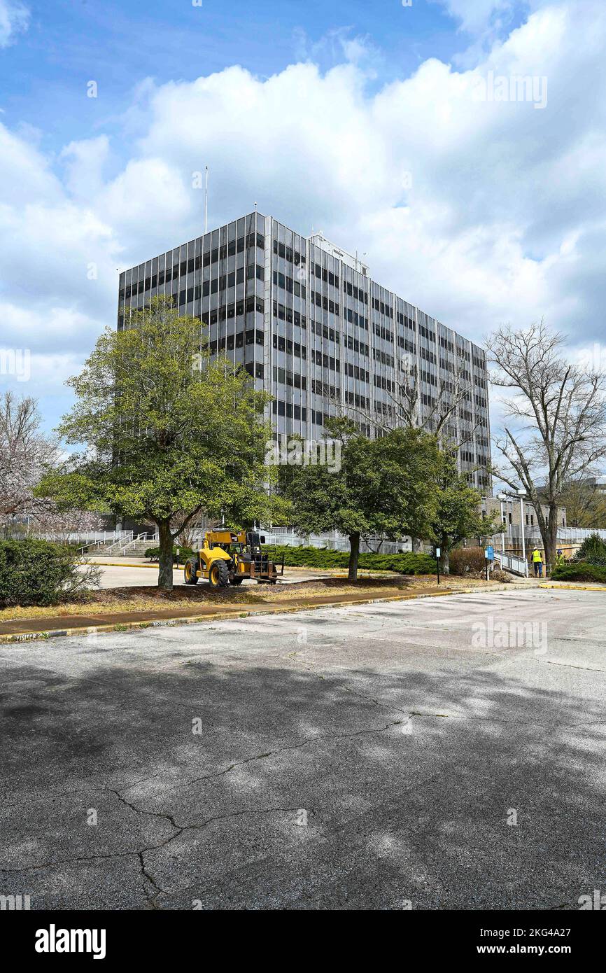 Das Marshall Space Flight Center beginnt mit der schrittweisen Stilllegung und dem Abriss von Gebäude 4200, dem ehemaligen Verwaltungssitz, um Platz für energieeffiziente neue Anlagen zu schaffen. Stockfoto