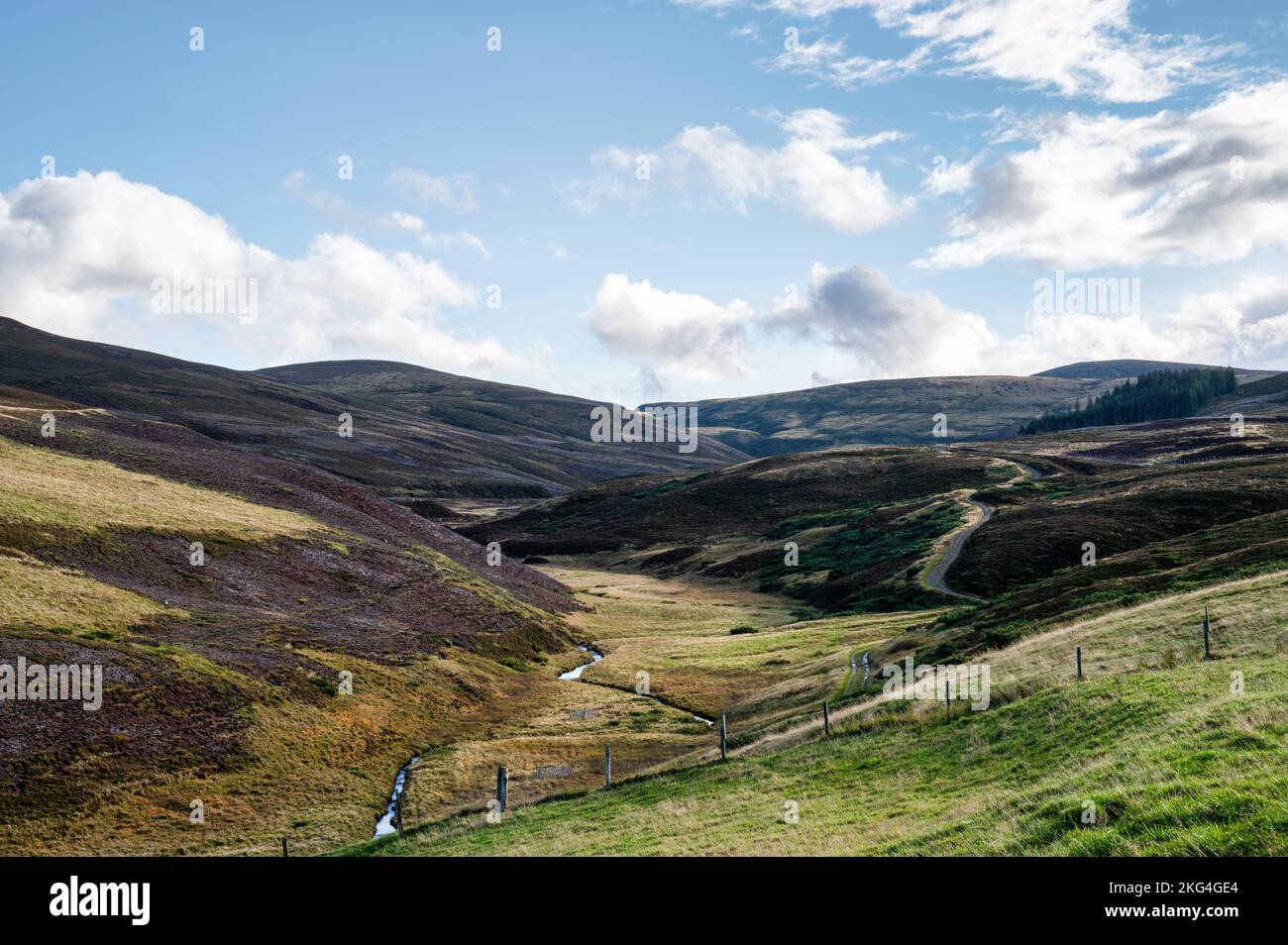 Hügel am Anfang der Cairngorms-Berge im Norden Schottlands Stockfoto