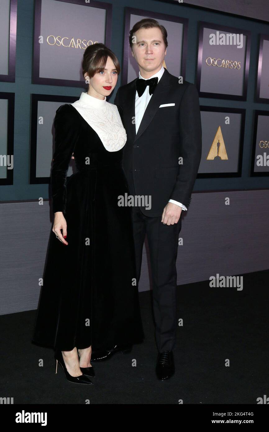 Zoe Kazan, Paul Dano bei der Ankunft für die Academy of Motion Picture Arts and Sciences 13. Governors Awards - Teil 2, Fairmont Century Plaza Hotel, Los Angeles, CA 19. November 2022. Foto: Priscilla Grant/Everett Collection Stockfoto