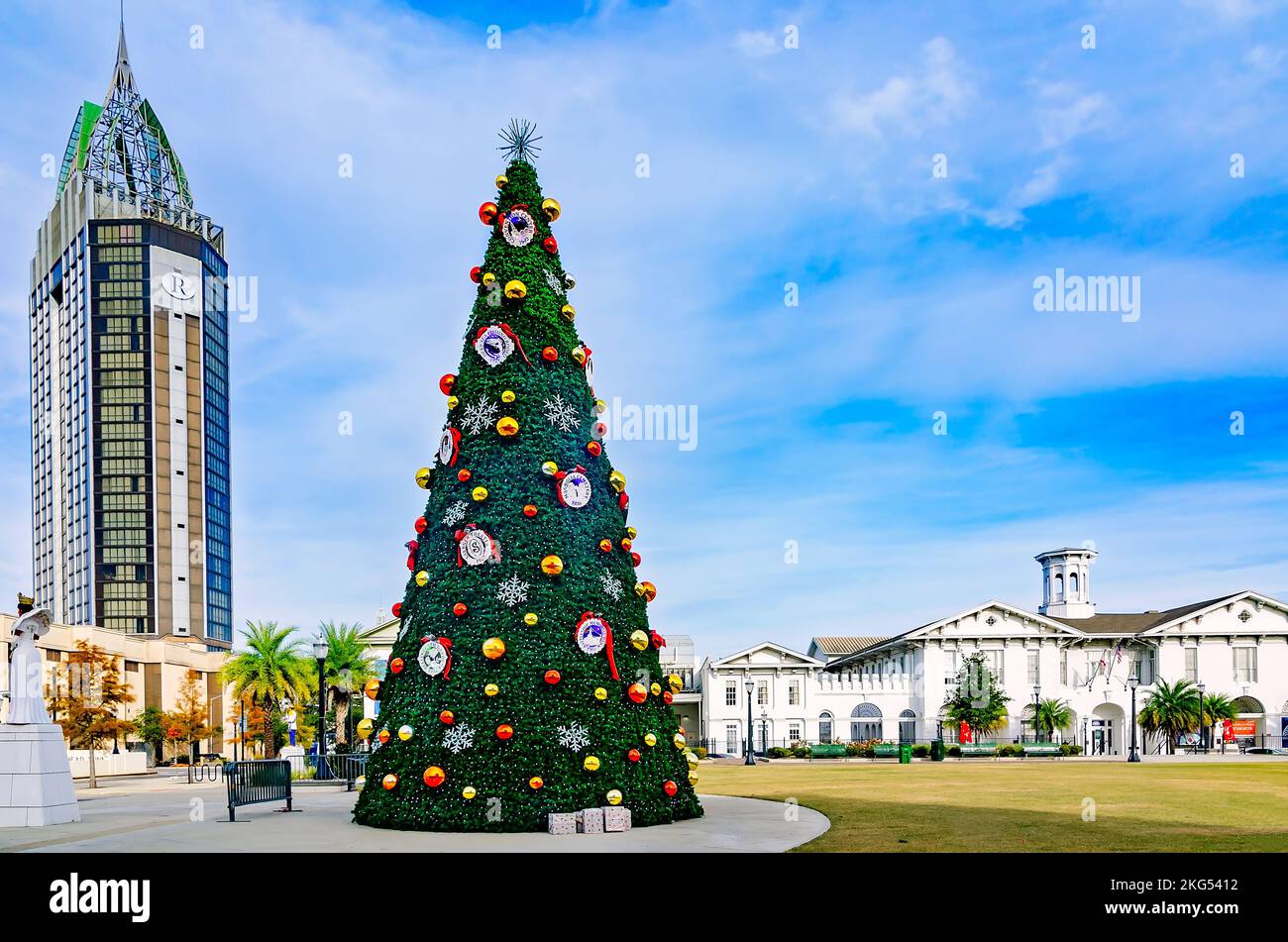 Der Weihnachtsbaum der Stadt wird am 20. November 2022 im Mardi Gras