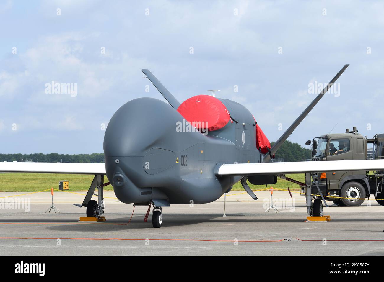 Präfektur Aomori, Japan - 11. September 2022: Unbemanntes Überwachungsflugzeug der japanischen Luftwaffe Northrop Grumman RQ-4B Global Hawk. Stockfoto