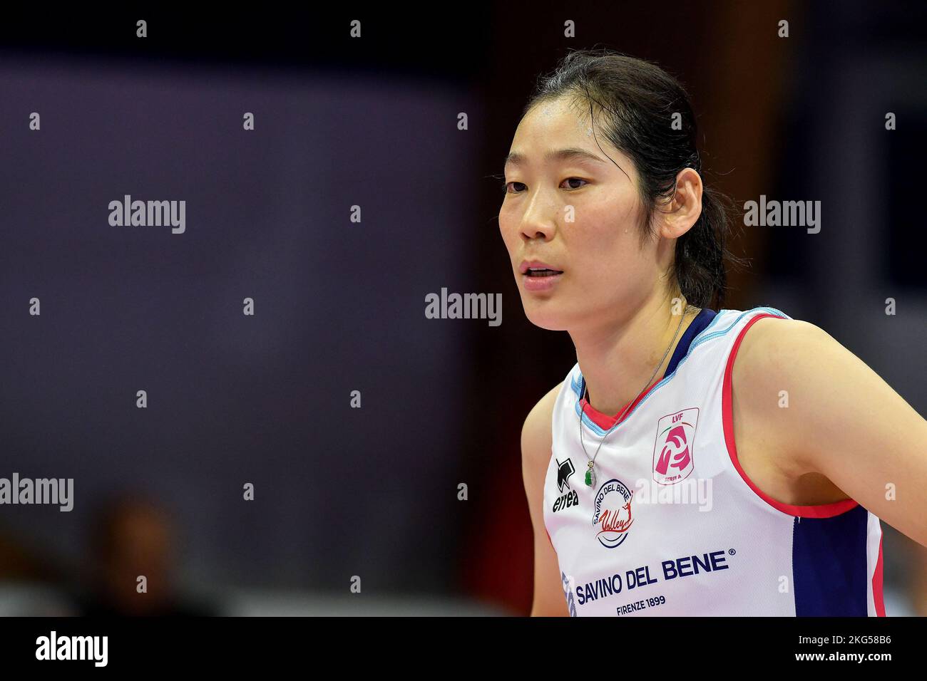 Zhu Ting #4 von Savino del Bene Scandicci schaut am 20. November 2022 in Chieri, Italien, beim Volley Serie A Frauen-2022/23-Match zwischen reale Mutua Fenera Chieri und Savino del Bene Scandicci in Pala Fenera nach Stockfoto