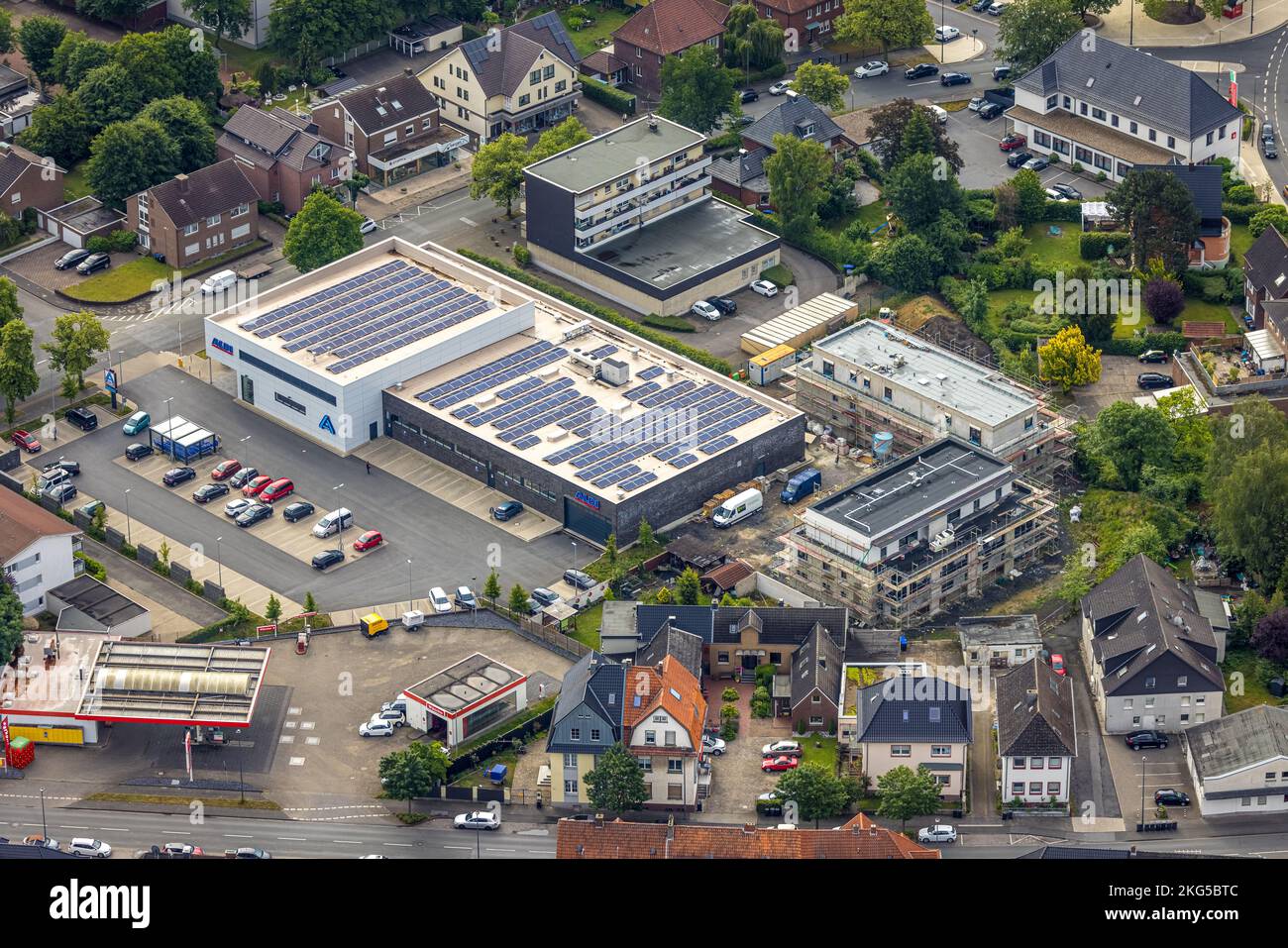 Luftaufnahme, Aldi Nord Supermarkt mit Solardach und Baustelle mit