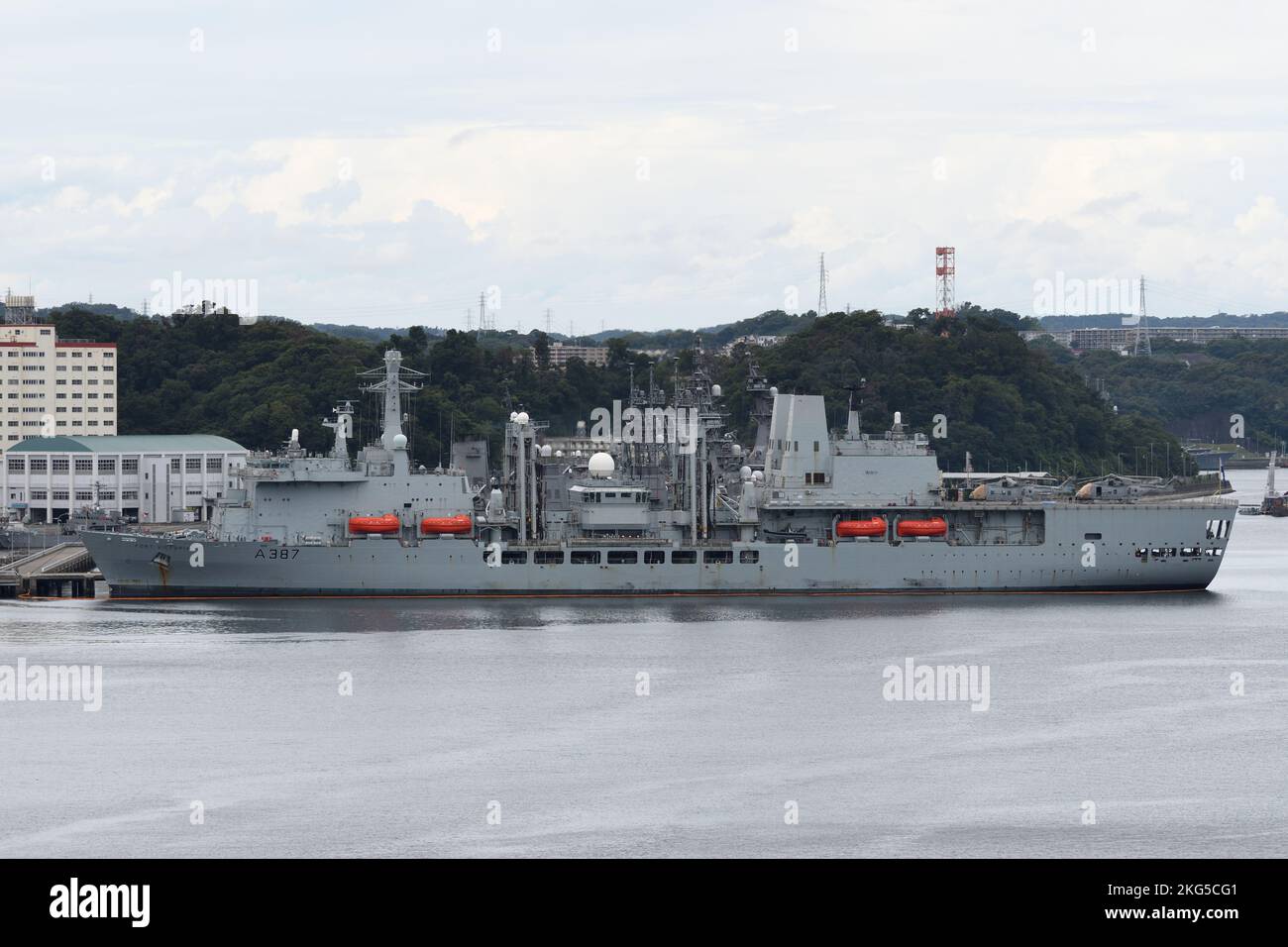 Präfektur Kanagawa, Japan - 21. August 2021: Royal Navy RFA Fort Victoria (A387), Fort Victoria-Klasse Nachschuböler. Stockfoto