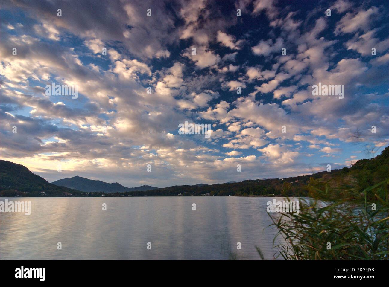 Avigliana, Piemont, Italien. Il Lago Grande Stockfoto