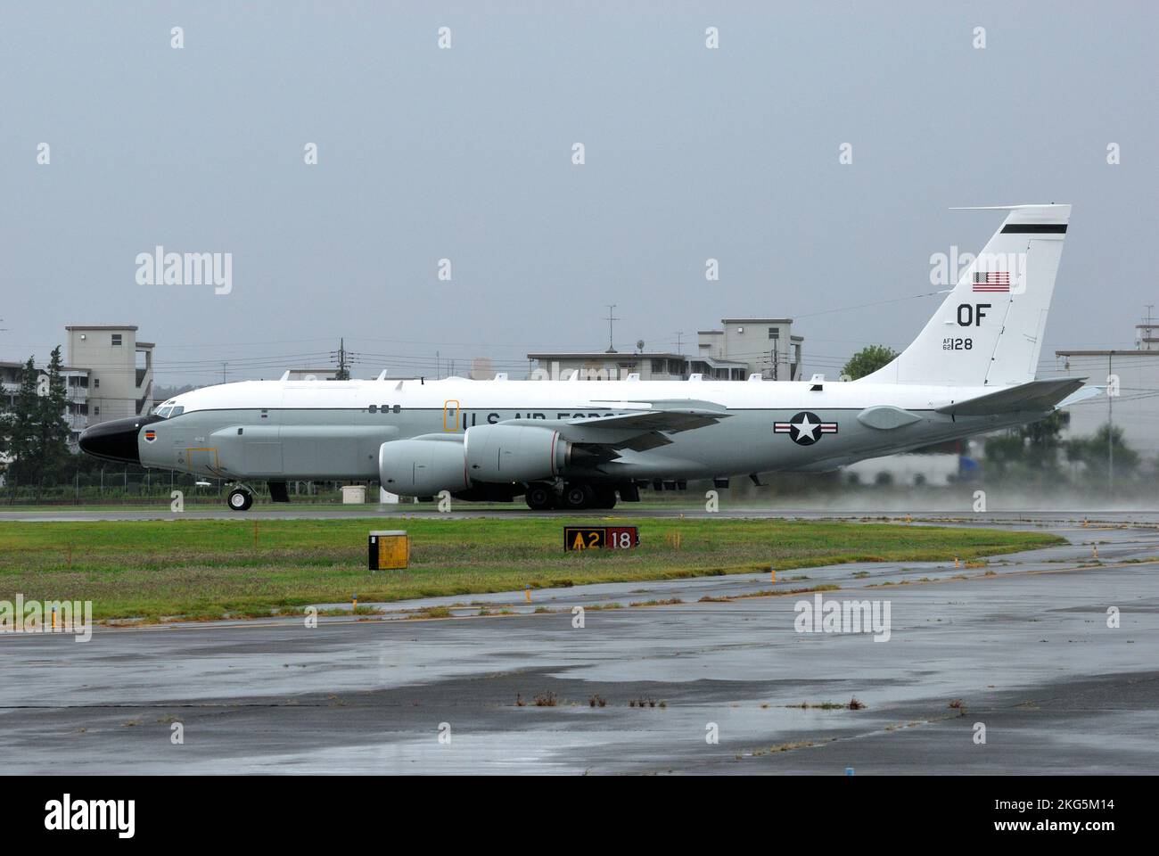 Tokio, Japan - 17. September 2012: Flugzeug der United States Air Force Boeing RC-135S Cobra Ball MASINT (Measurement and Signature Intelligence). Stockfoto