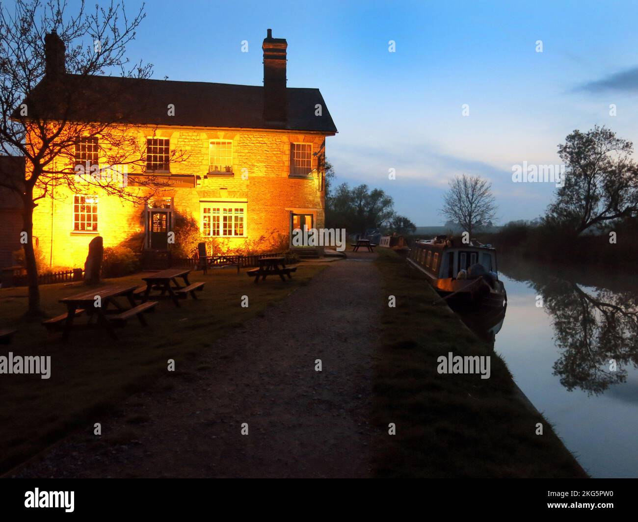 Abend am Kennet & Avon Kanal, Honeystreet, Wiltshire, England Stockfoto