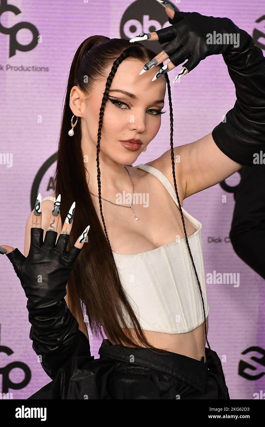 Dove Cameron nimmt am 20. November 2022 an den American Music Awards 2022 im Microsoft Theater