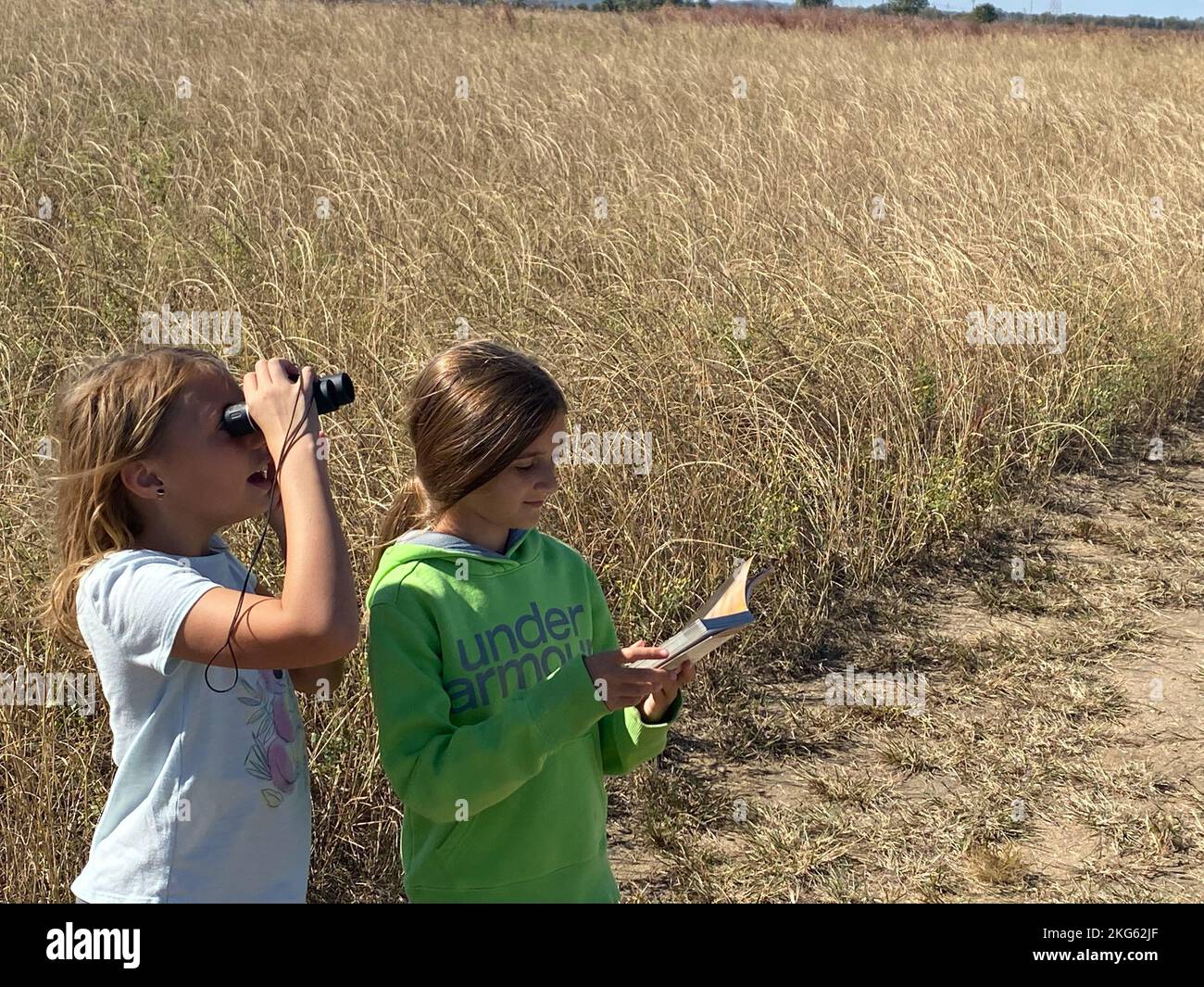 Schüler der Meramec Valley Schule besuchten am 6. Oktober 2022 die Veranstaltung „Every Kid Outdoors, Paddle Your Parks“ im Wandervogelschutzgebiet Riverlands, wo sie den Tag über öffentliche Landflächen und Gewässer lernten. Über 200 Studenten nahmen an dem Programm Teil und erhielten ihren „Every Kid Outdoor“-Parkpass, der ihnen ein Jahr lang freien Eintritt in die Nationalparks ermöglichte. Das ist das 7.-jährige Riverlands hat eine neue Gruppe von Kindern in die Natur aufgenommen. Stockfoto