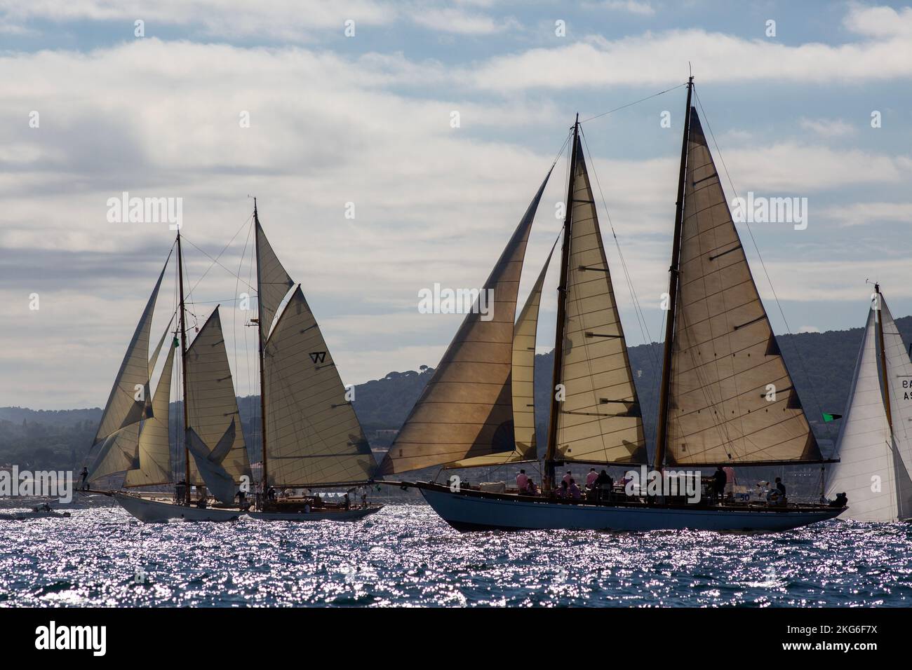 Segelbootrennen während les Voiles de Saint-Tropez Stockfoto