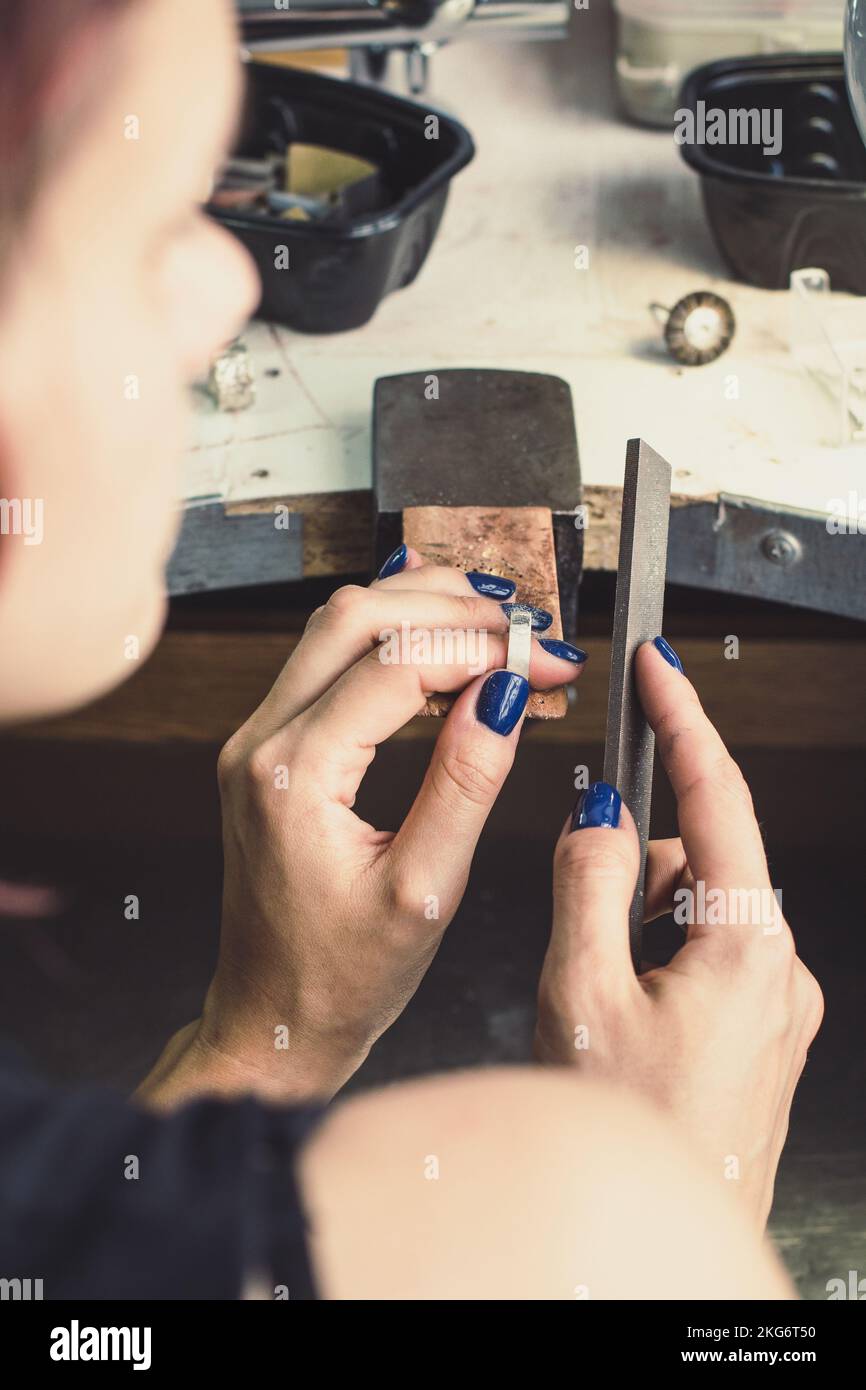 Nahaufnahme des Juweliers bei der Arbeit Konzeptfotos Stockfoto