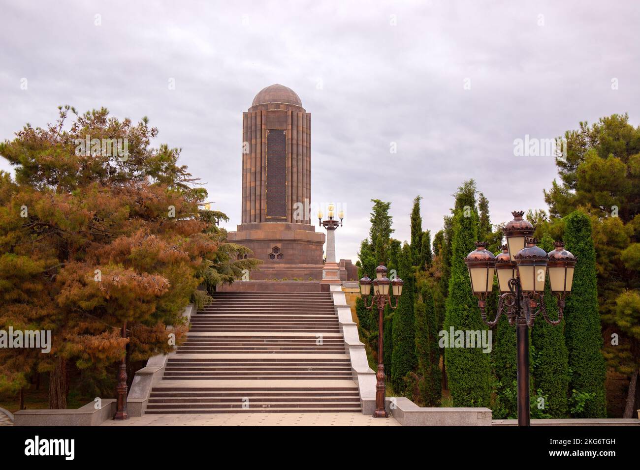 Ganja, Aserbaidschan, 07.28.2021. Mausoleum-Park für den großen Dichter Nizami Ganjavi. Stockfoto