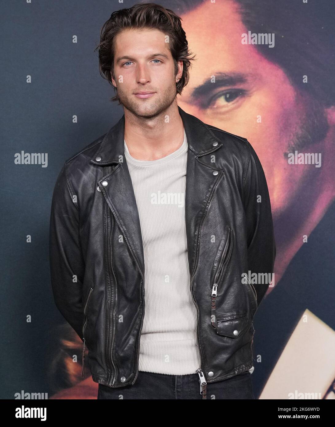 ZAK Steiner kommt zur George & TAMMY Premiere von Showtime, die am Montag, 21. November 2022, in den Goya Studios in Los Angeles, CA, stattfand. (Foto von Sthanlee B. Mirador/Sipa USA) Stockfoto