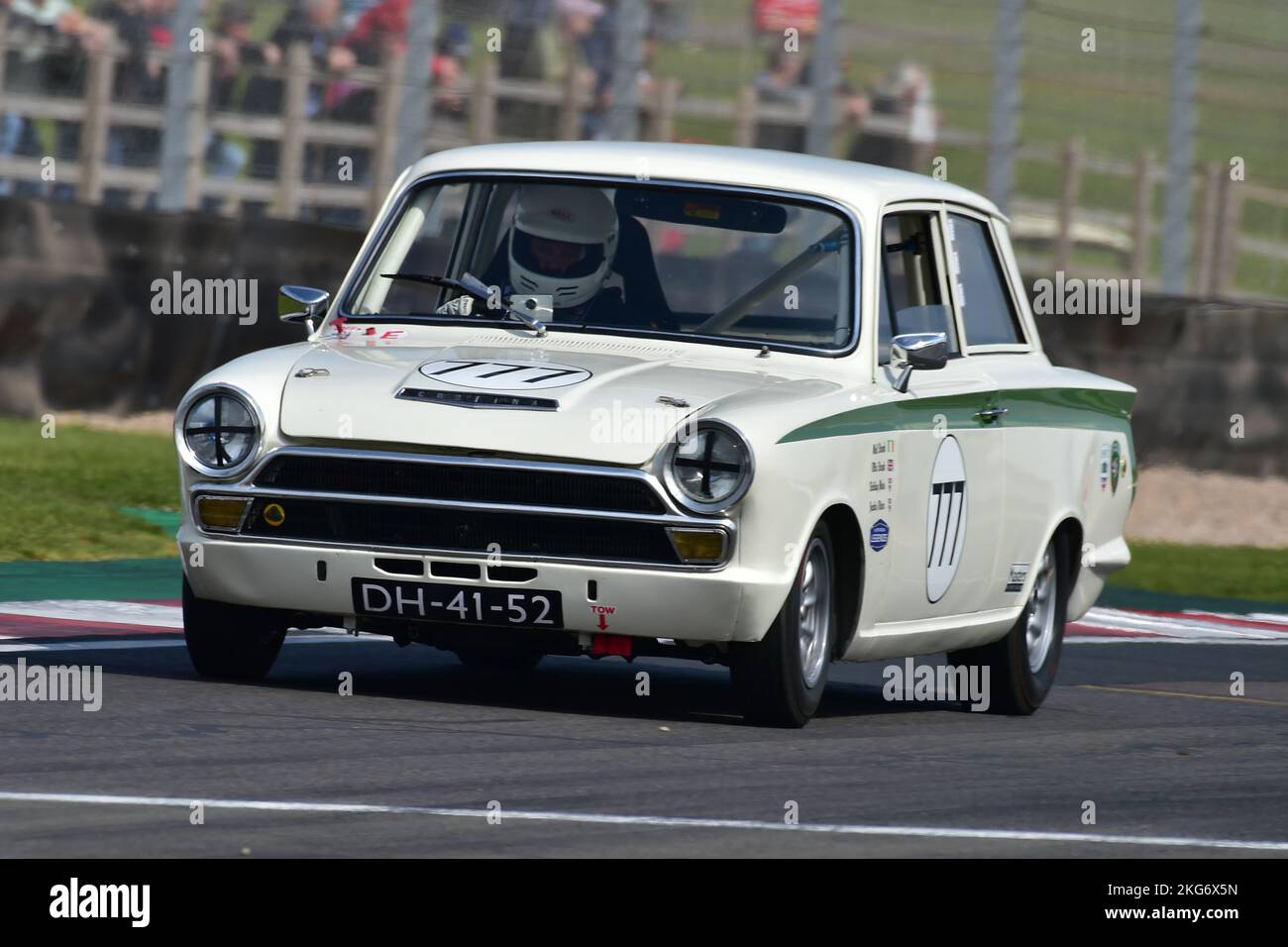 Mel Streek, Ollie Streek, Ford Lotus Cortina, Sixties Touring Car Challenge mit U2TC für Under Two Liter Touring Cars, nach einem rollenden Start, a s Stockfoto