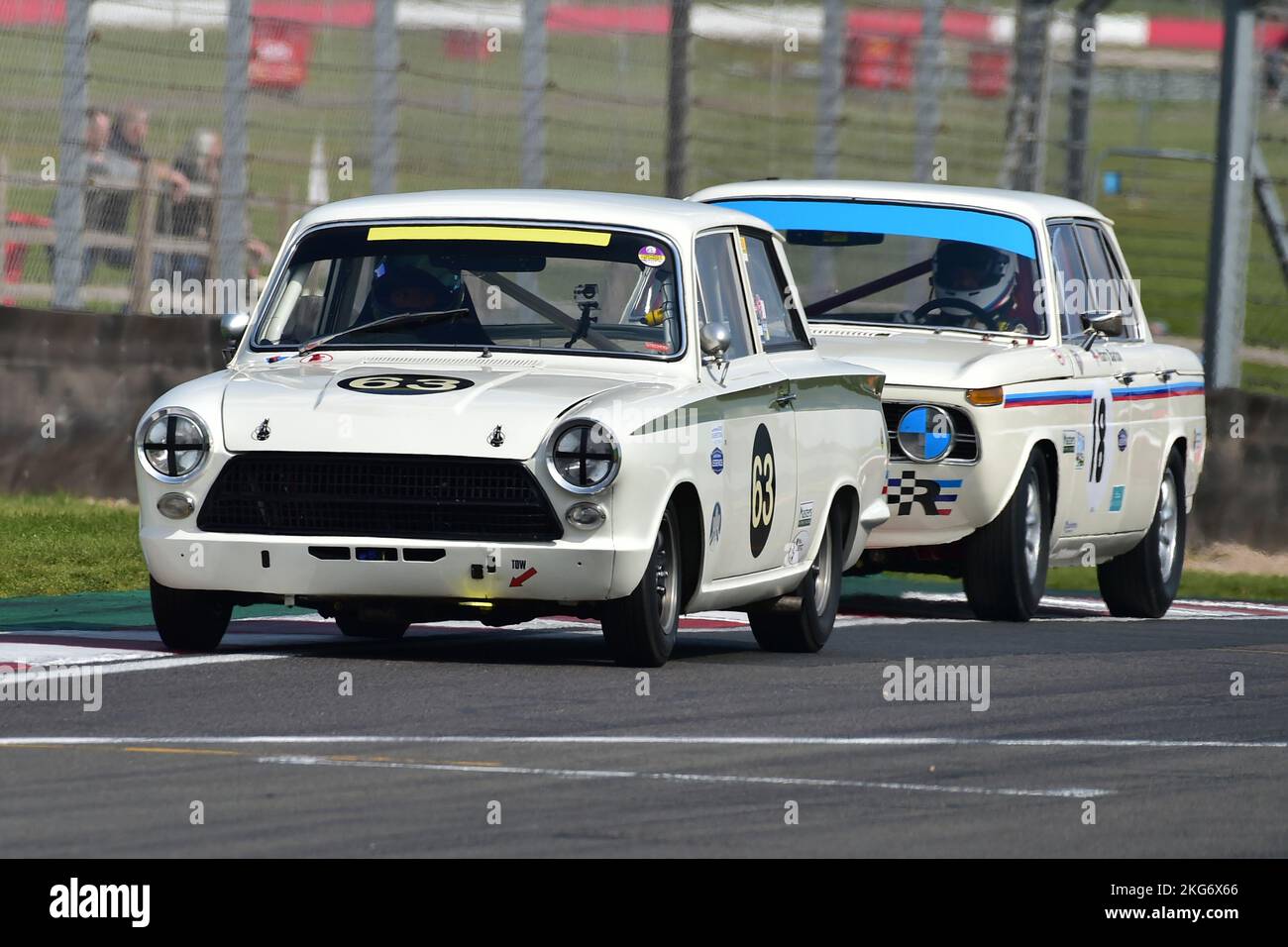 Tim Abbott, Ford Lotus Cortina, Sixties Touring Car Challenge mit U2TC für Under Two Liter Touring Cars, nach einem rollenden Start, einer sechzig-minütigen Ev Stockfoto